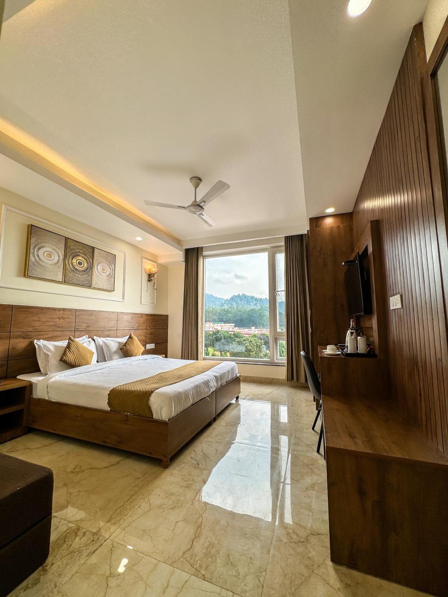 Nirvana Bliss, Behind Parmarth Niketan