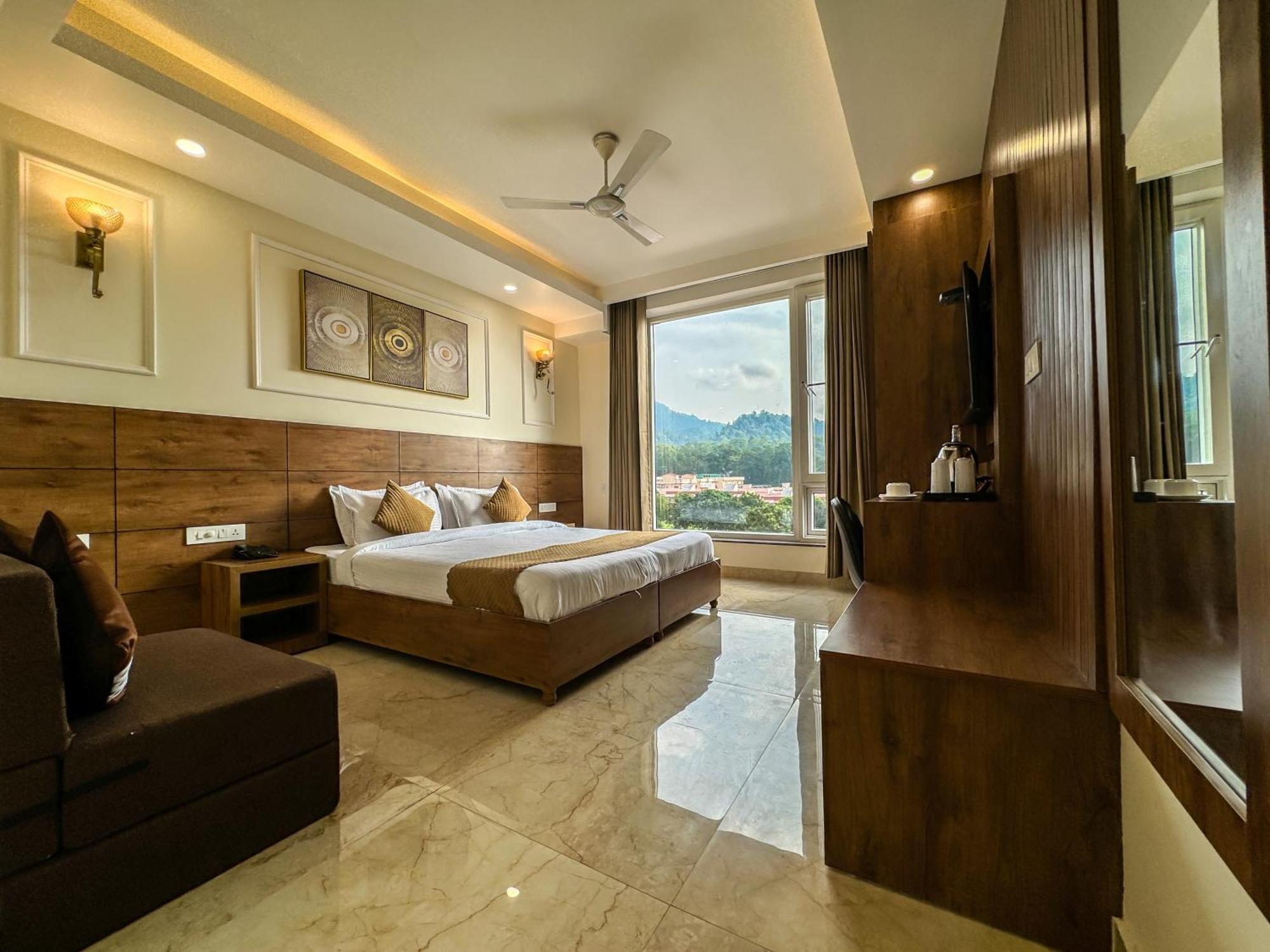 Nirvana Bliss, Behind Parmarth Niketan 3*