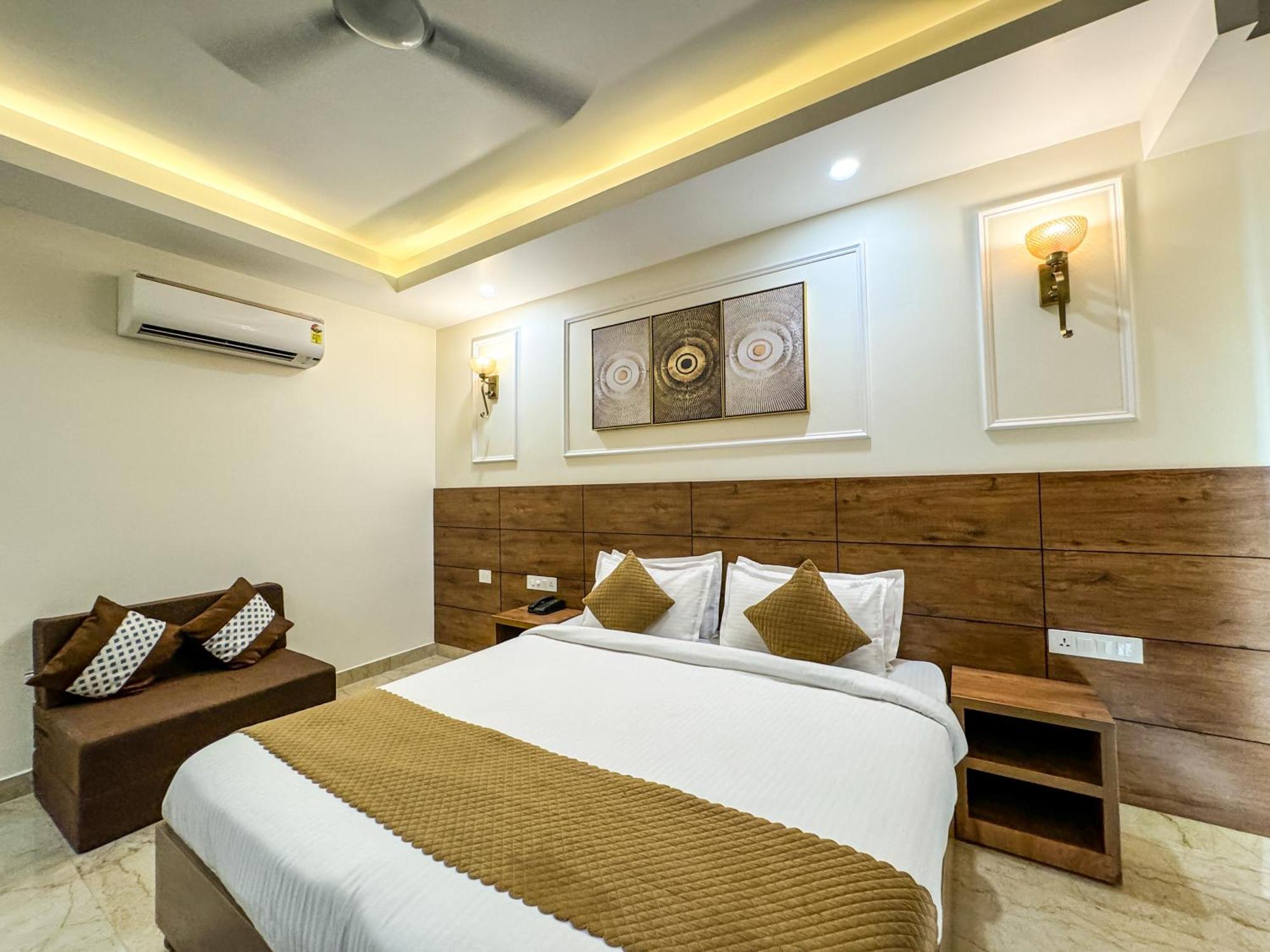 Nirvana Bliss, Behind Parmarth Niketan