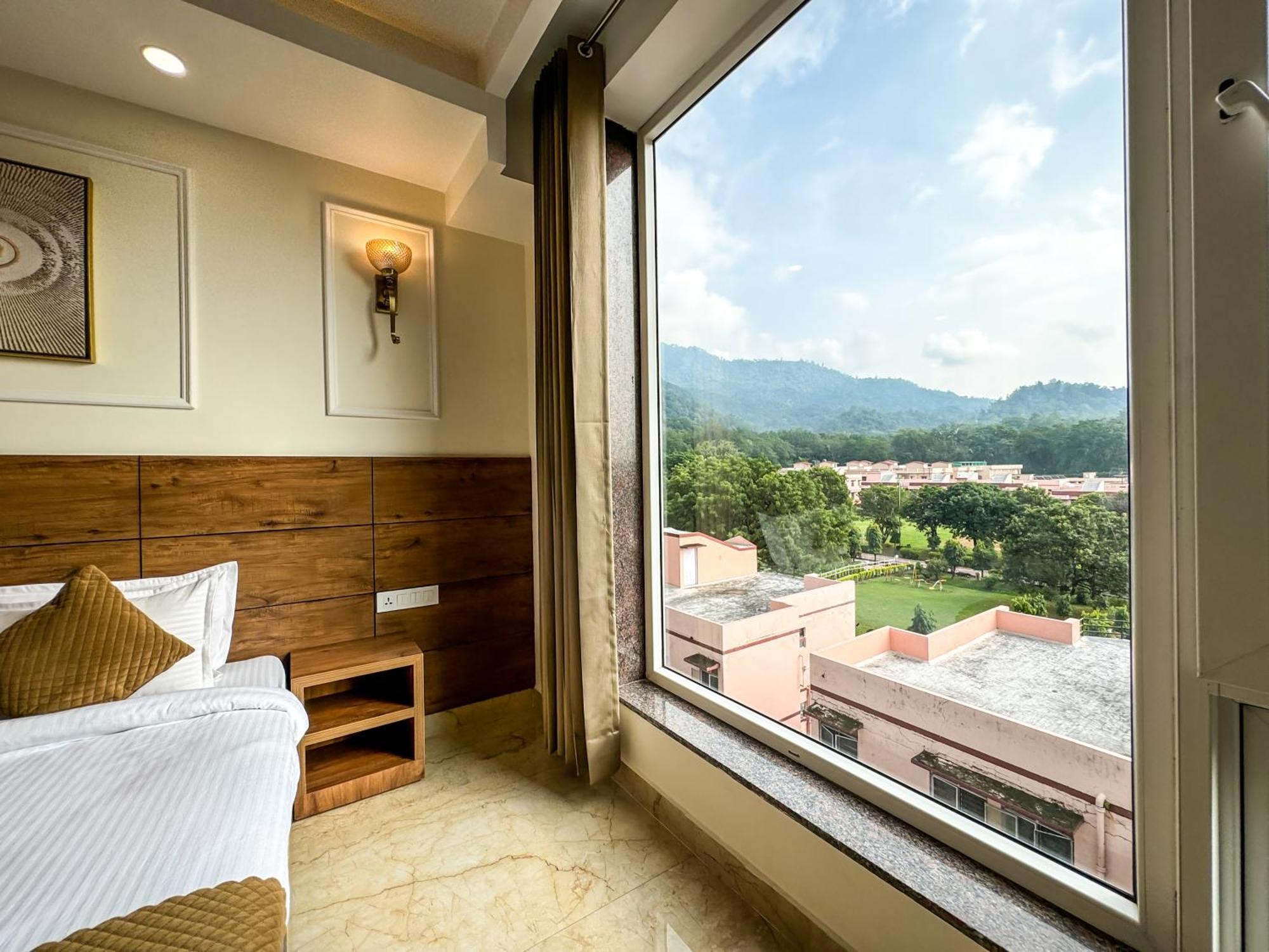 Nirvana Bliss, Behind Parmarth Niketan Hotel