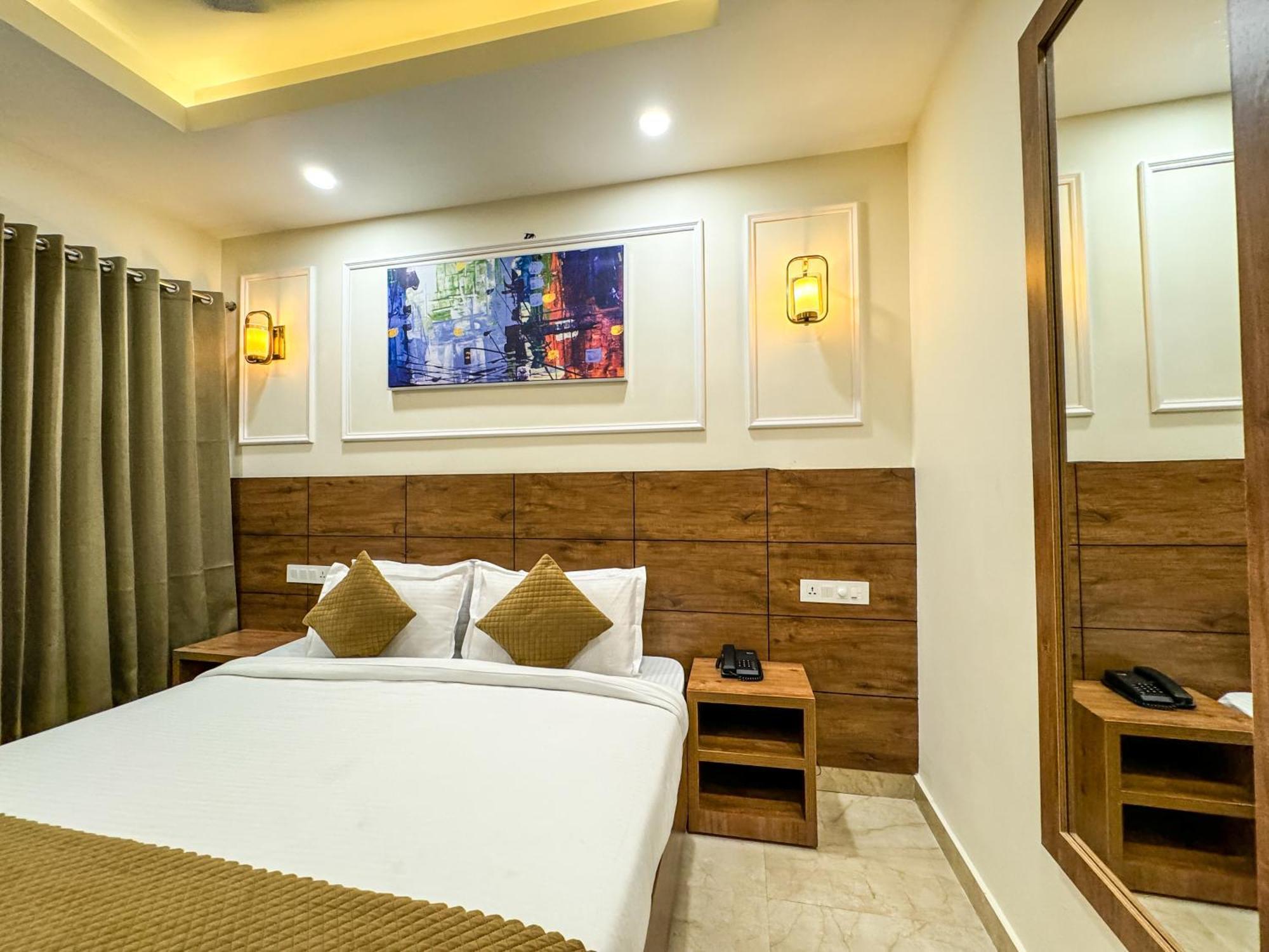 Hotel Nirvana Bliss, Behind Parmarth Niketan