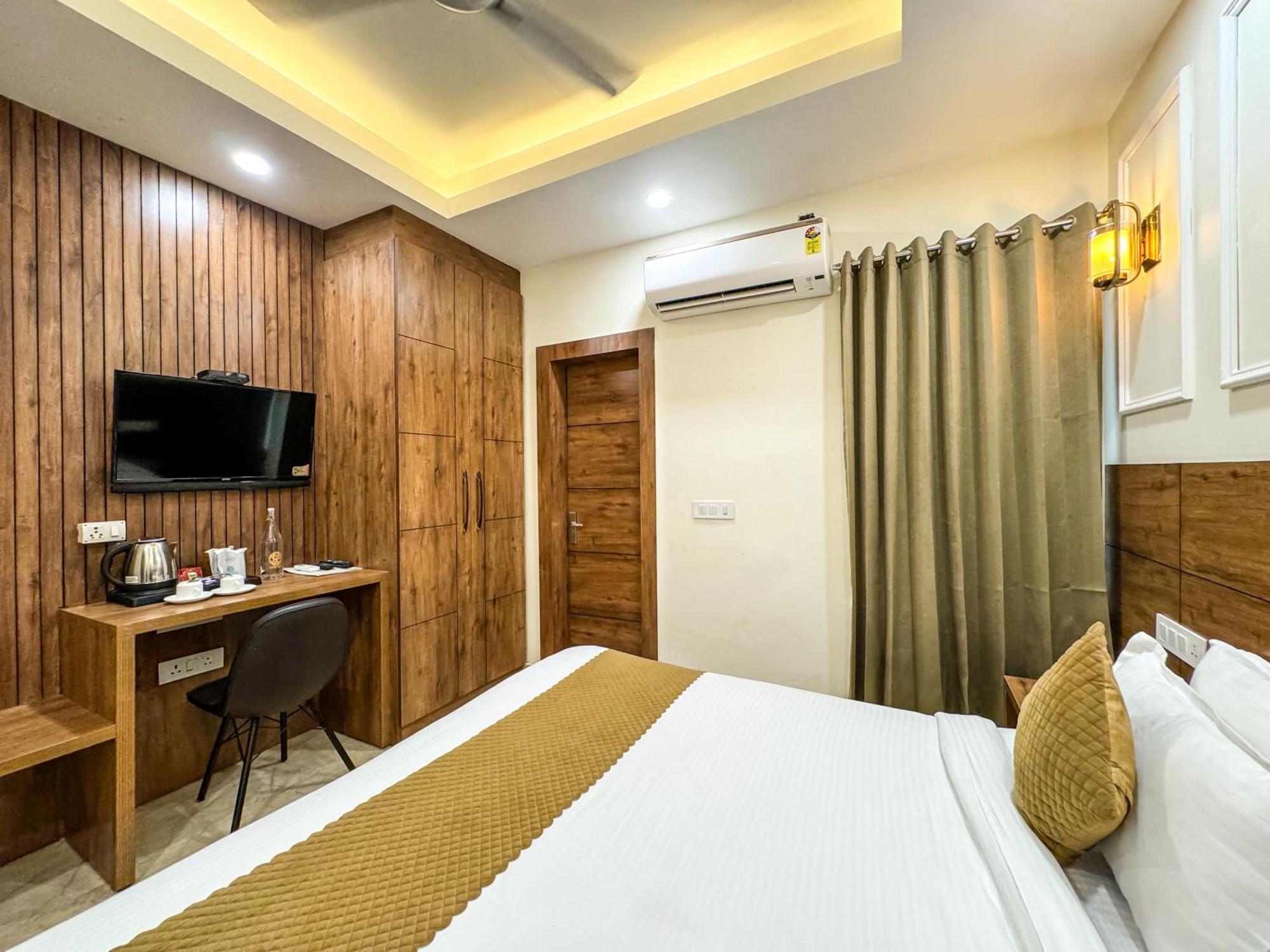 Nirvana Bliss, Behind Parmarth Niketan Hotel Rishikesh