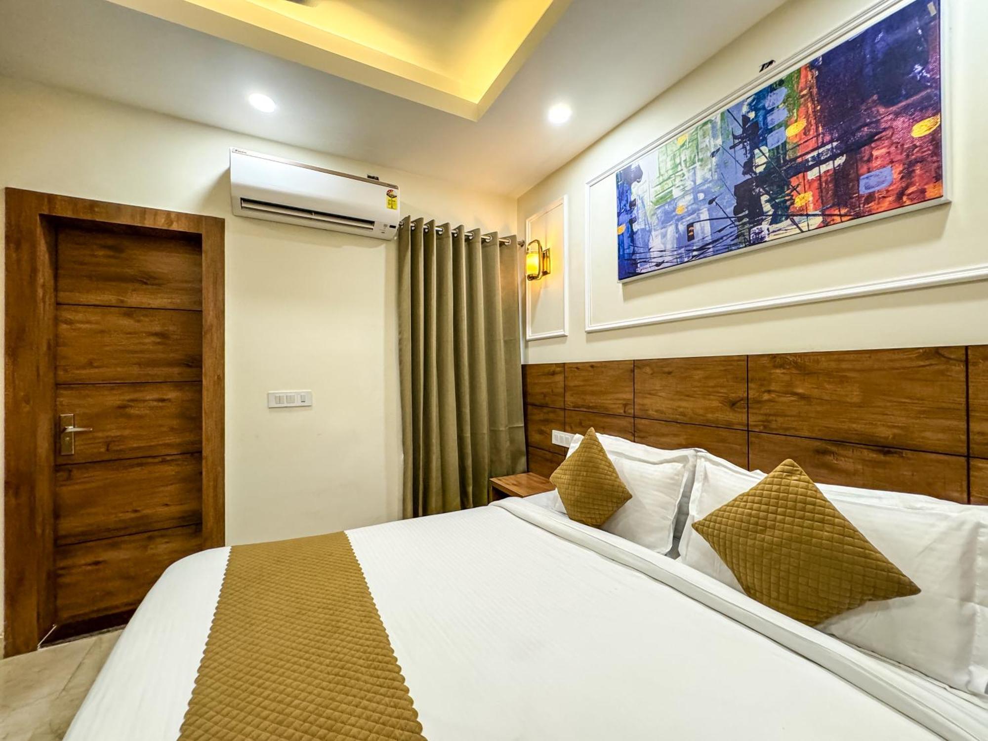 Nirvana Bliss, Behind Parmarth Niketan Rishikesh
