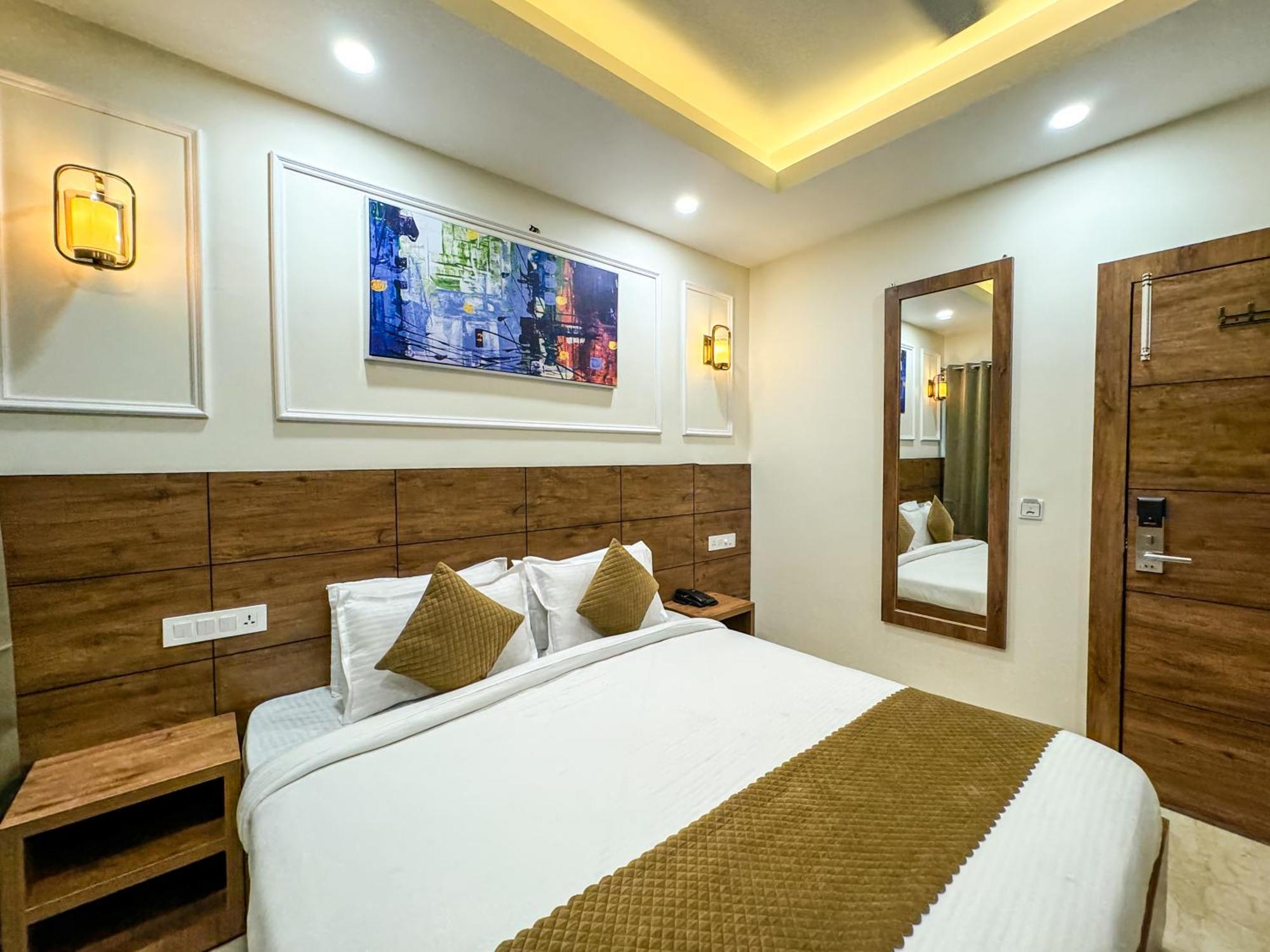 Nirvana Bliss, Behind Parmarth Niketan Hotel 3*