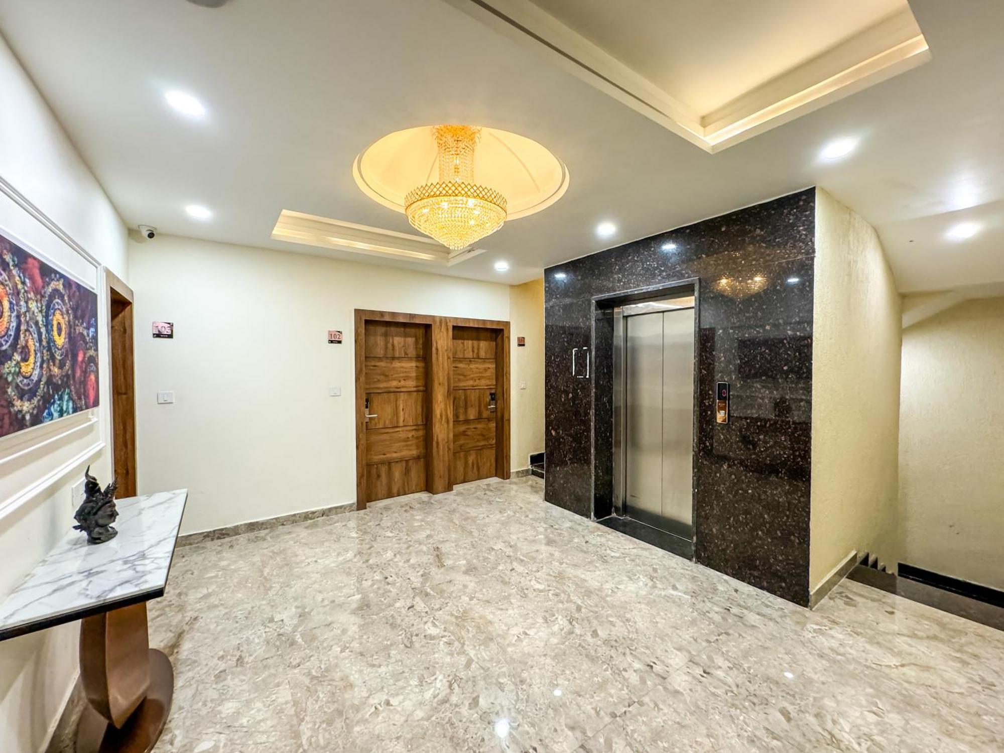 Nirvana Bliss, Behind Parmarth Niketan Hotel
