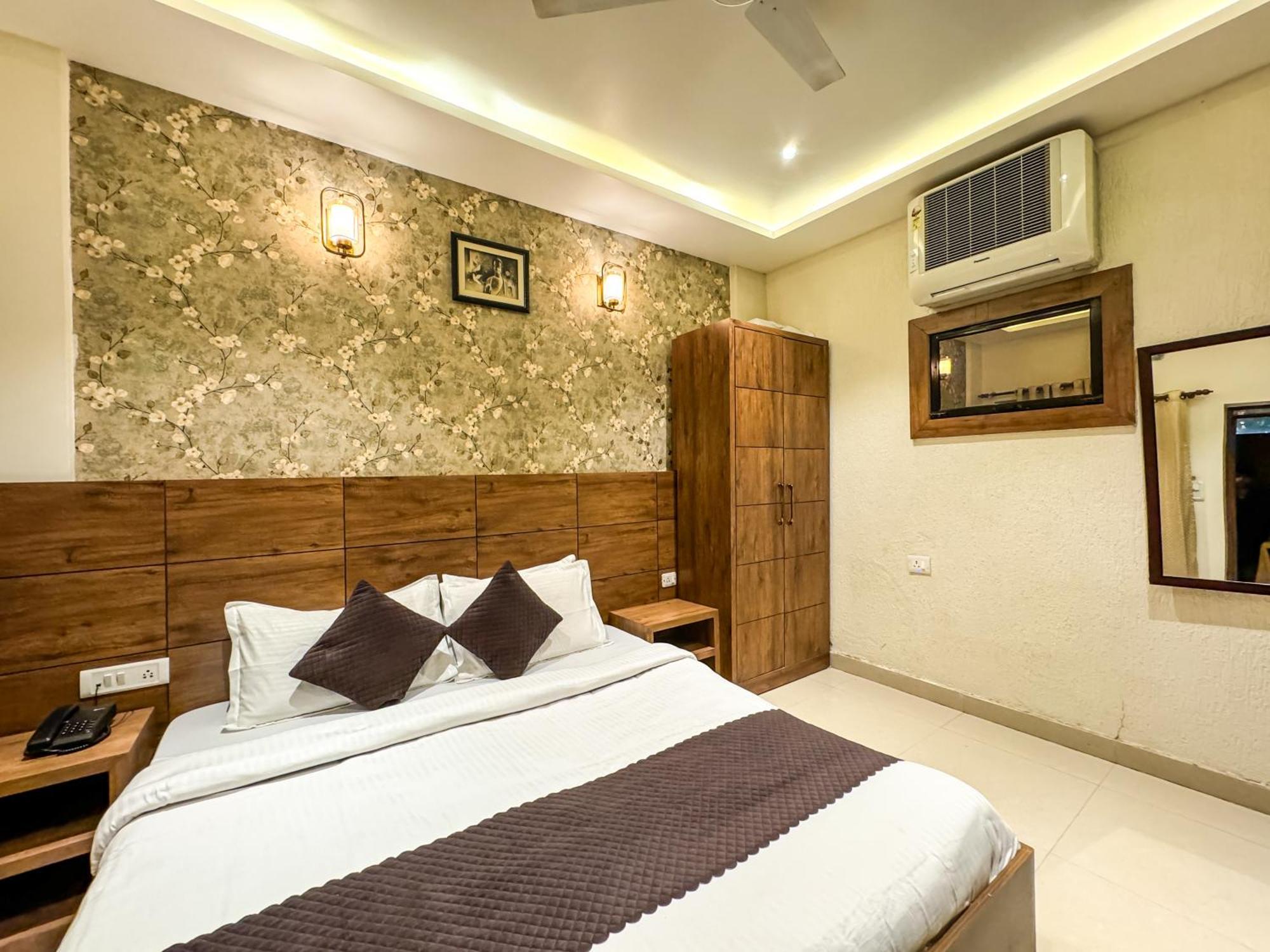 Nirvana Palace Hotel 3*