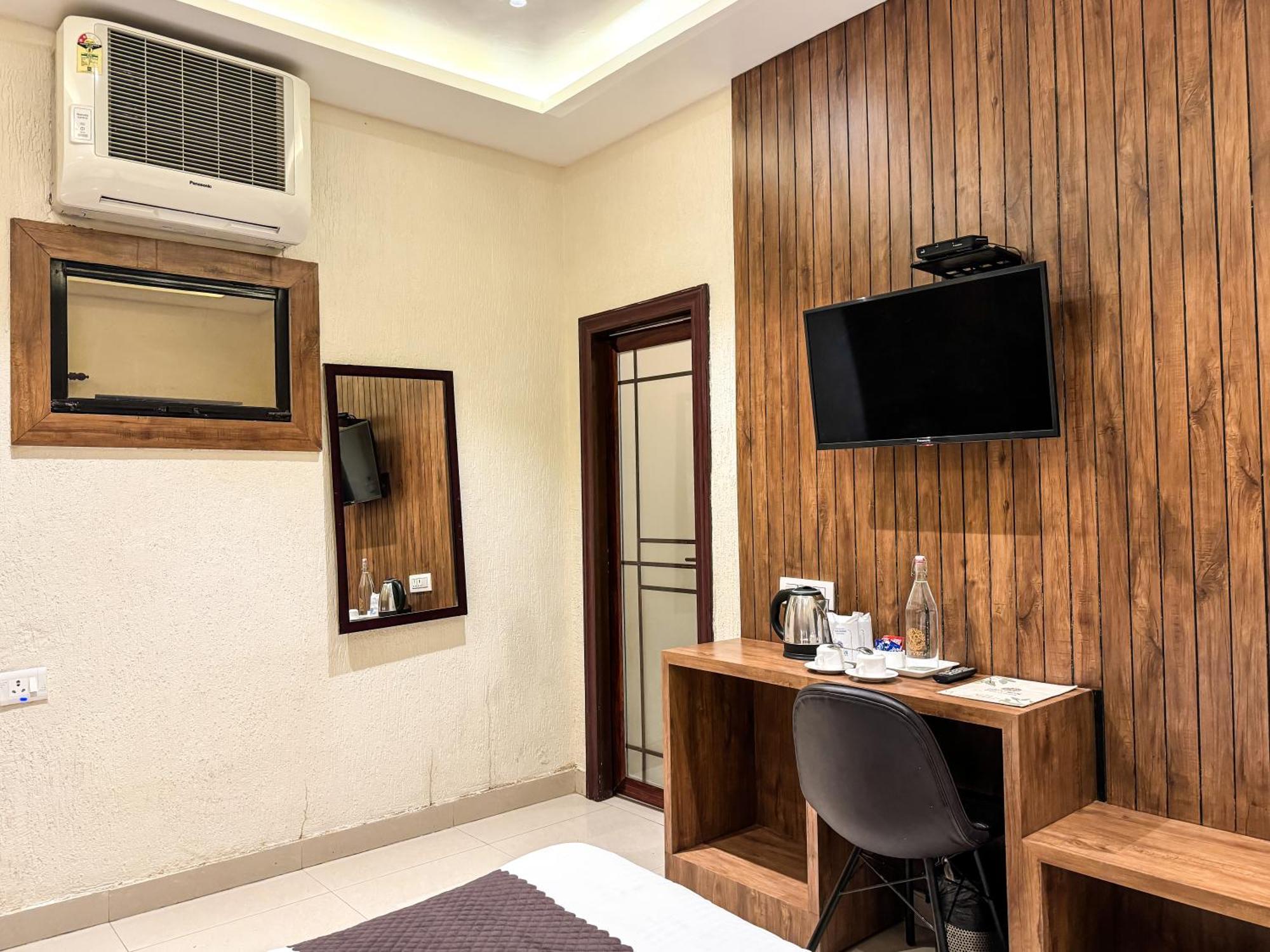 Hotel Nirvana Palace 3*