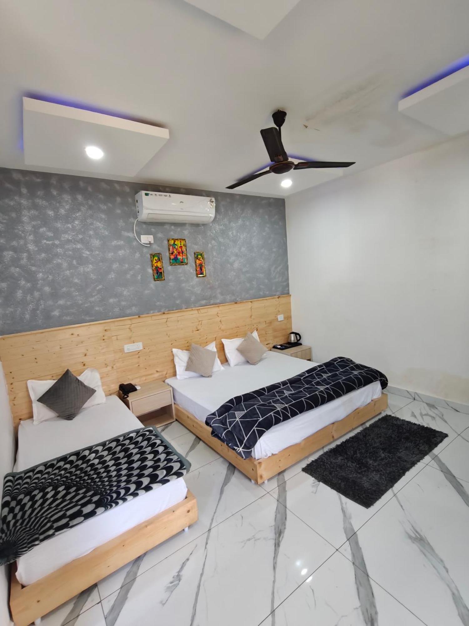 Resort Delhi 34 *
