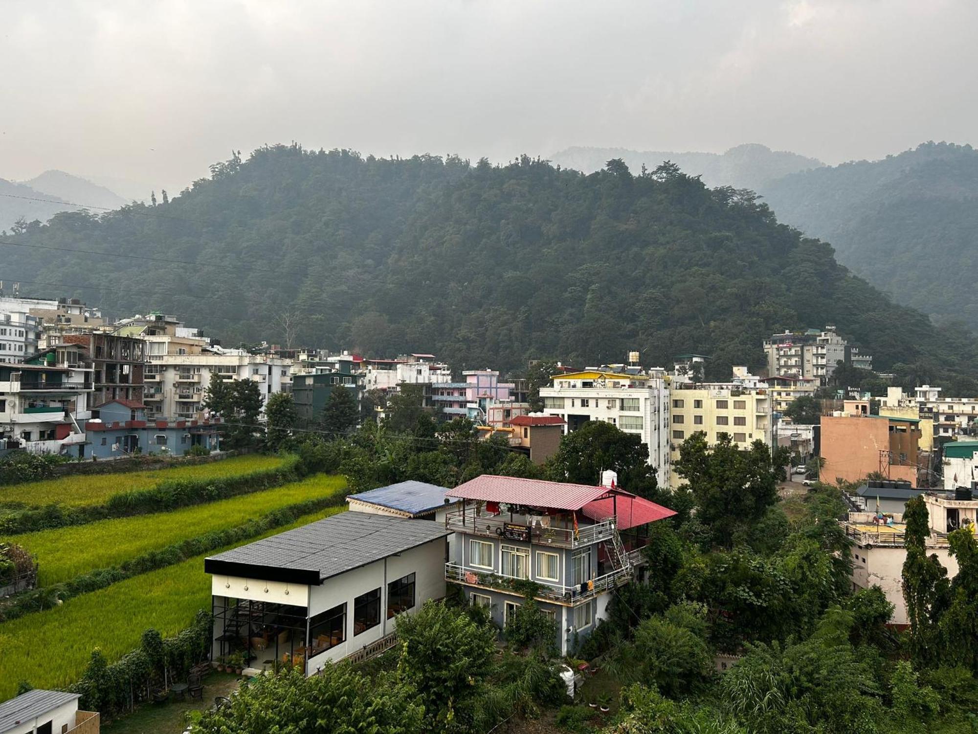 Ima Ganga - Aesthetic, Quite Mountain View With Netflix, Free Airport Pickup For Booking More Than 7 Nights, Elevator, Backup, Heater In Upper Tapovan Rishikesh