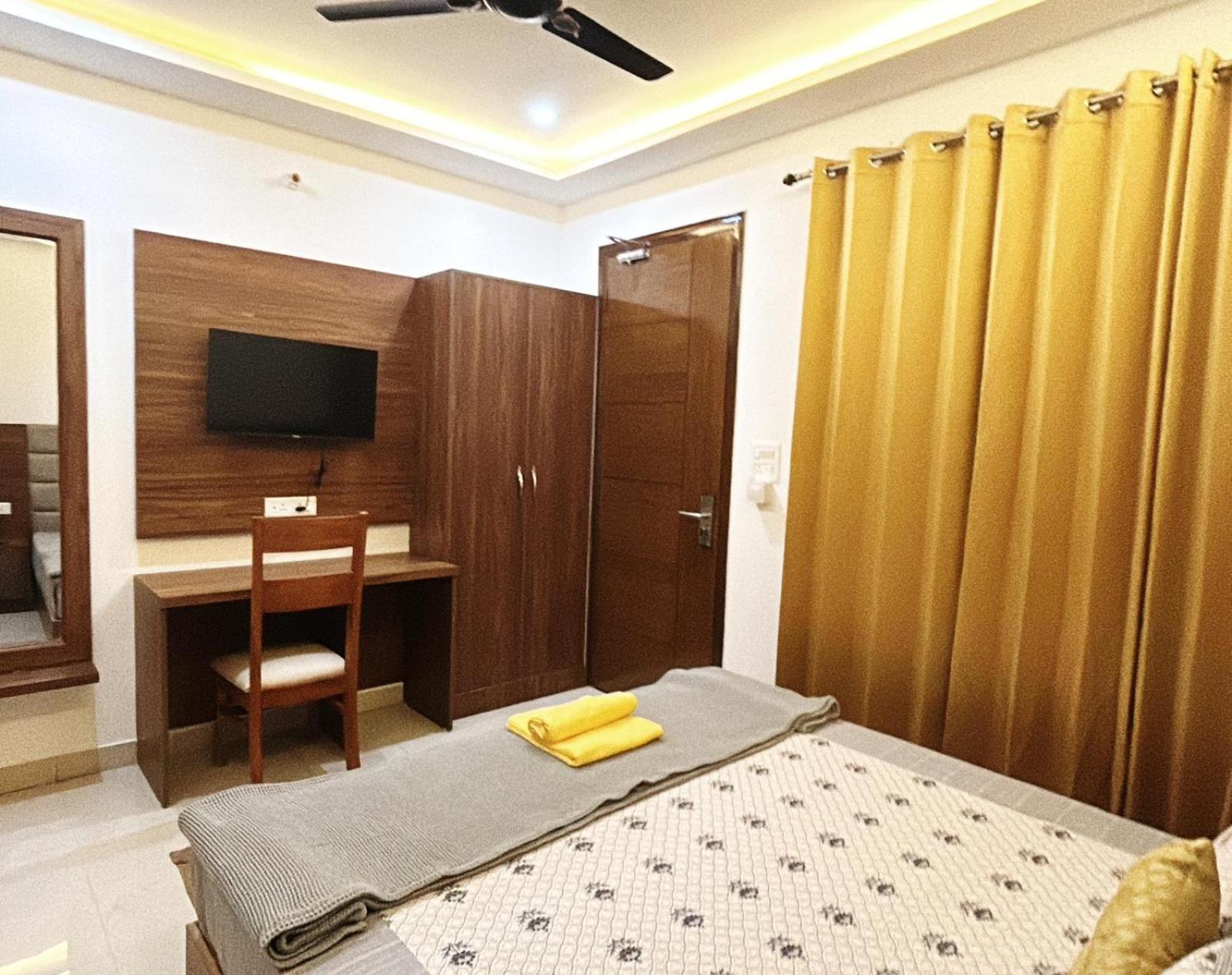 Ima Ganga - Aesthetic, Quite Mountain View With Netflix, Free Airport Pickup For Booking More Than 7 Nights, Elevator, Backup, Heater In Upper Tapovan Rishikesh
