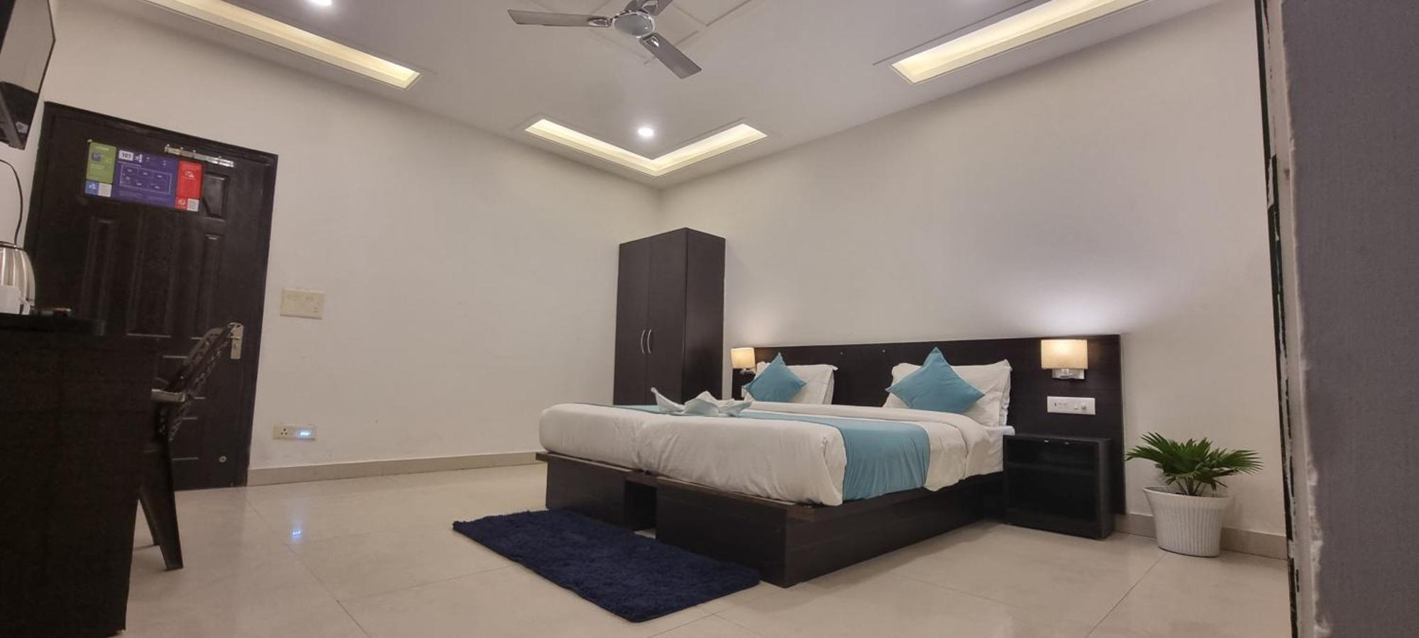 Hotel Rising Hills By Around 3*