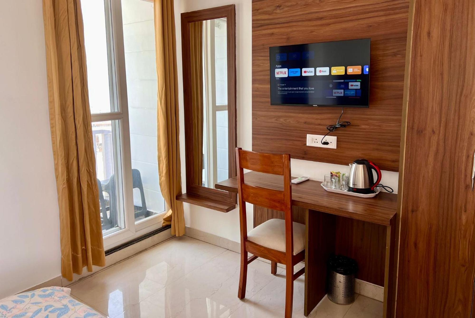Ima Ganga - Aesthetic, Quite Mountain View With Netflix, Free Airport Pickup For Booking More Than 7 Nights, Elevator, Backup, Heater In Upper Tapovan Rishikesh