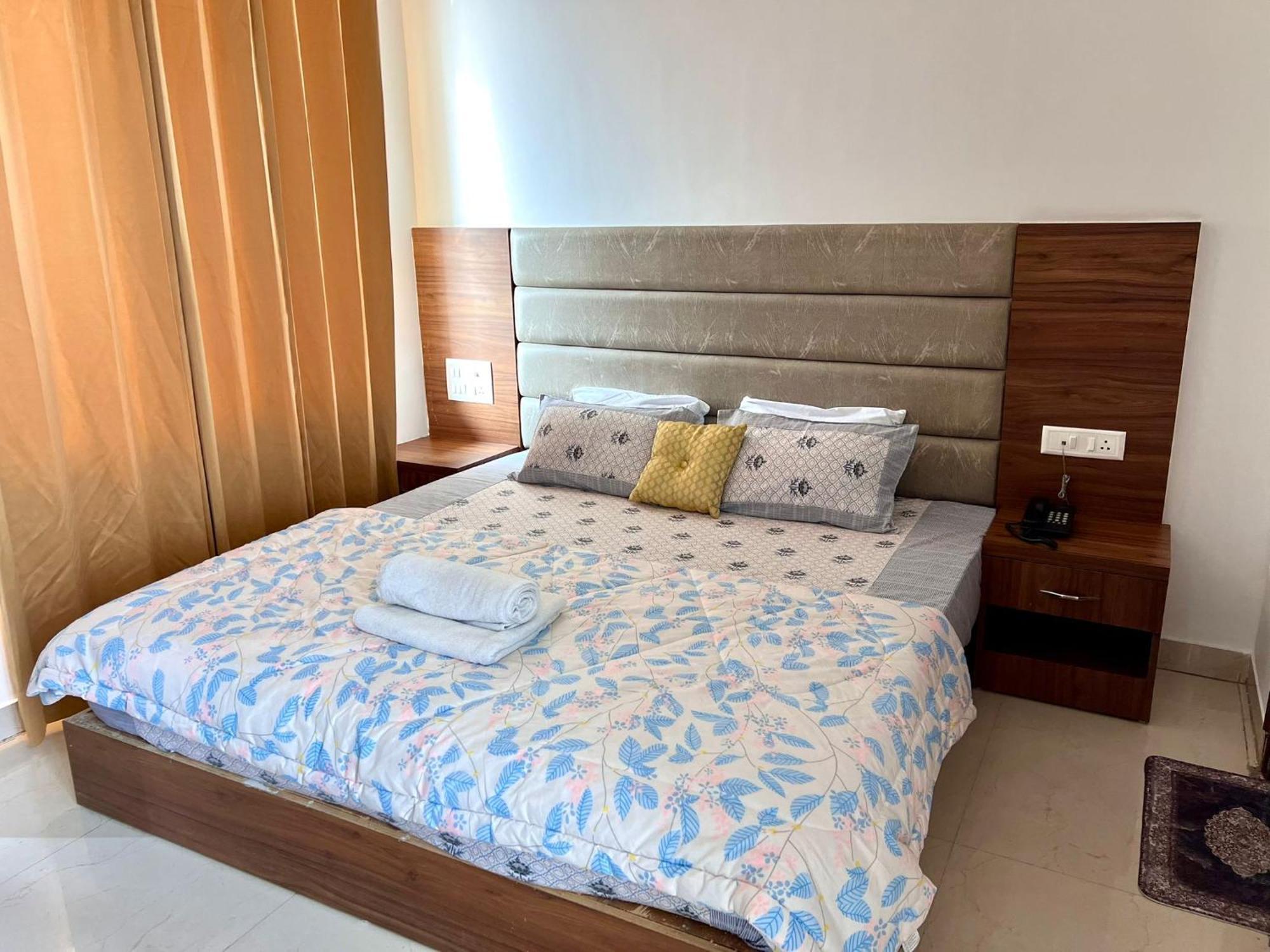 Apartment Ima Ganga - Aesthetic, Quite Mountain View With Netflix, Free Airport Pickup For Booking More Than 7 Nights, Elevator, Backup, Heater In Upper Tapovan Rishikesh