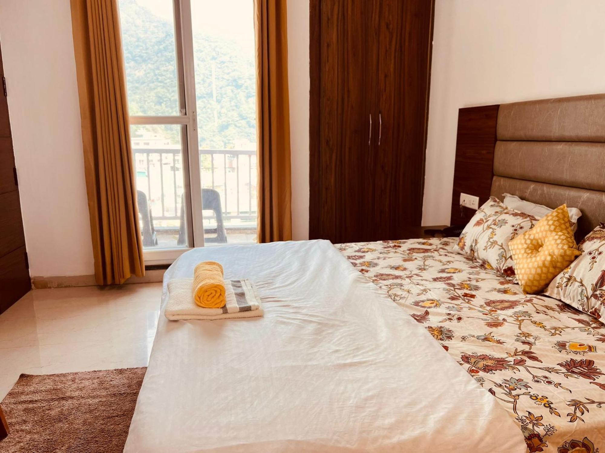 Apartment Ima Ganga - Aesthetic, Quite Mountain View With Netflix, Free Airport Pickup For Booking More Than 7 Nights, Elevator, Backup, Heater In Upper Tapovan Rishikesh