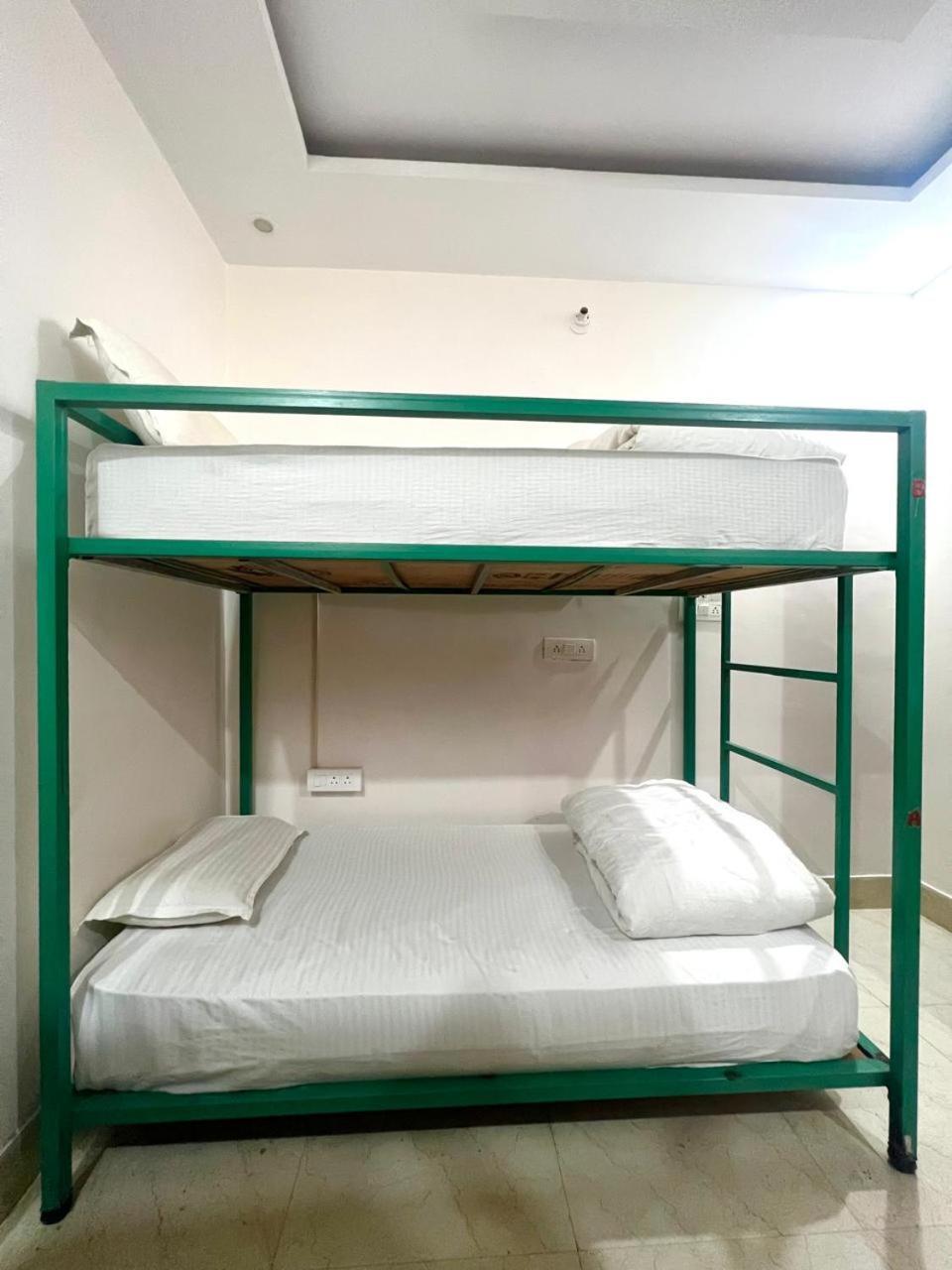 Shanti - Aesthetic With Netflix, & Ac In Upper Tapovan Hotel
