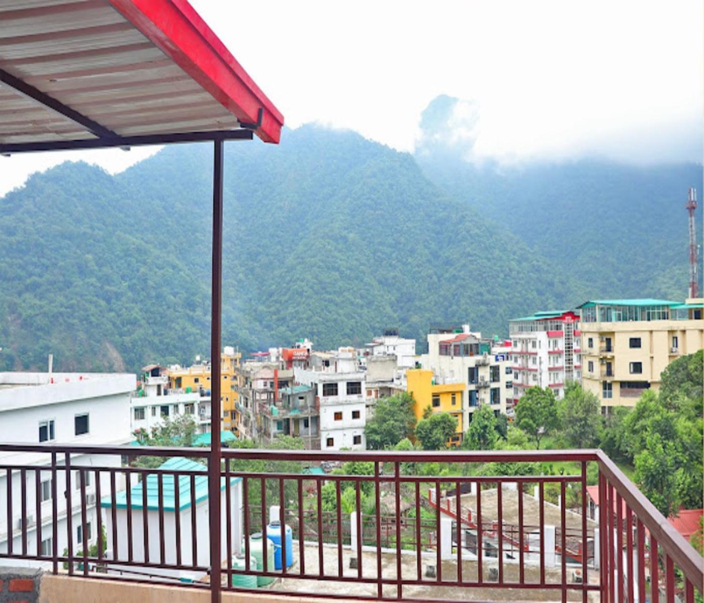 Hotel Rising Hills By Around 3*