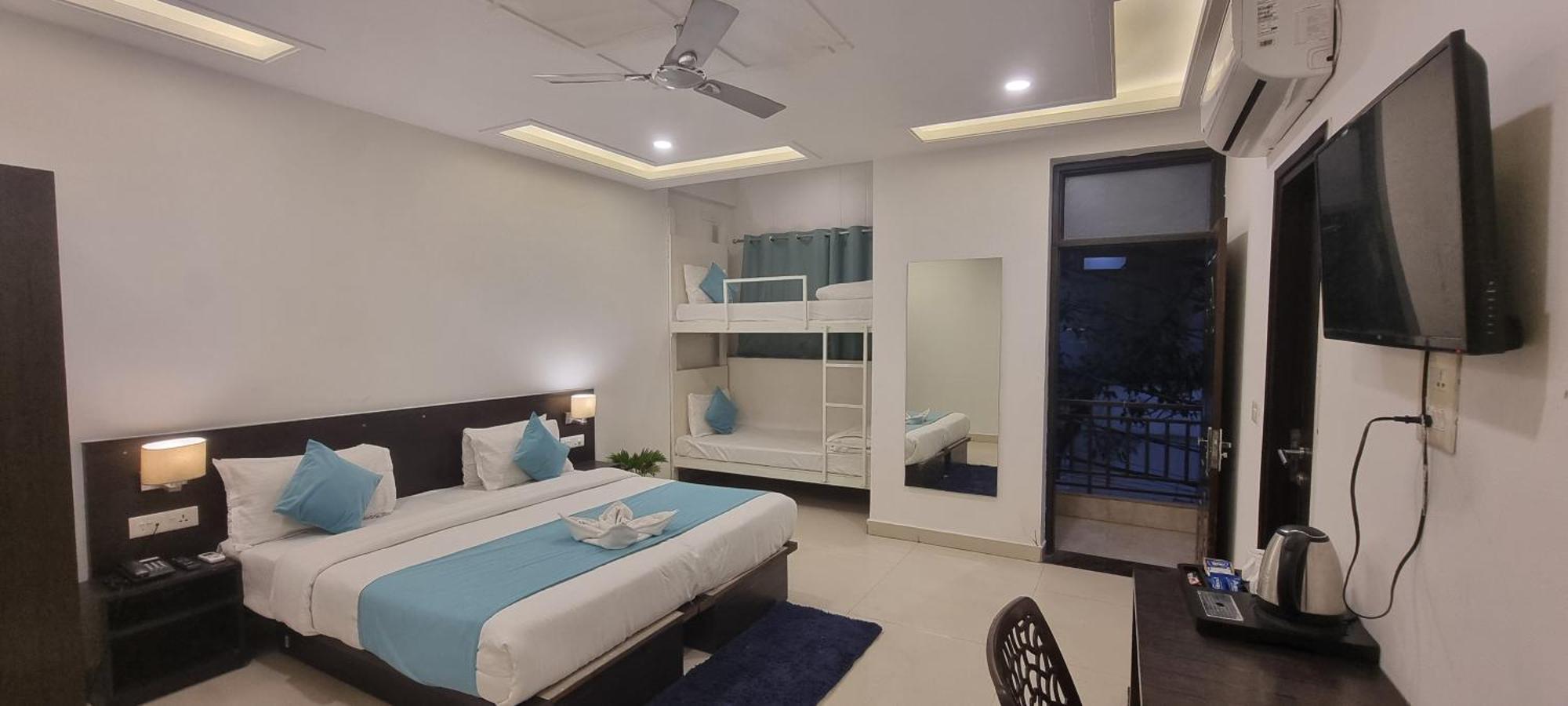 Hotel Rising Hills By Around 3*