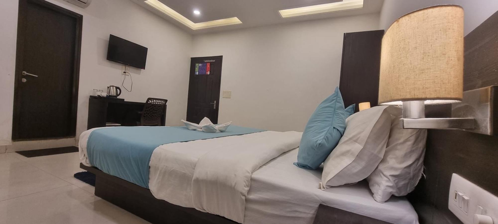 Hotel Rising Hills By Around Rishikesh