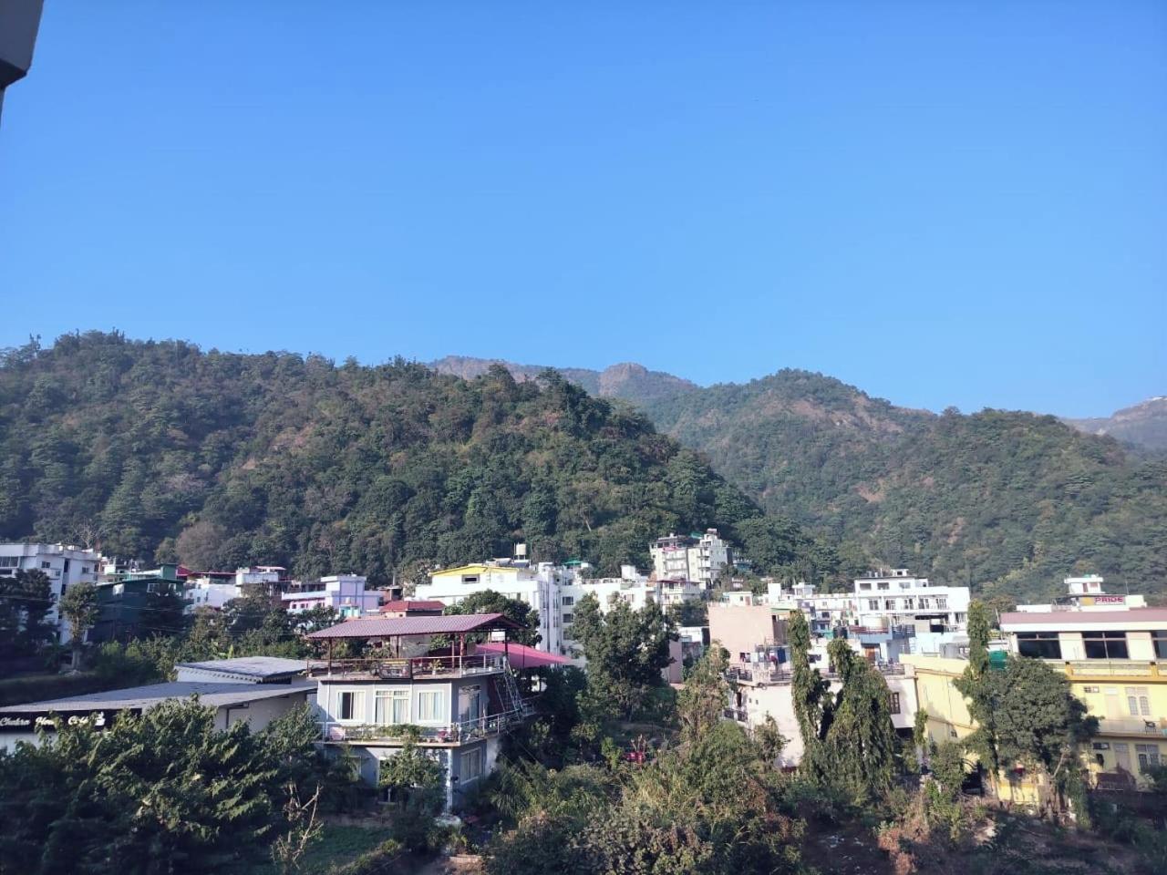 Apartment Ima Ganga - Aesthetic, Quite Mountain View With Netflix, Free Airport Pickup For Booking More Than 7 Nights, Elevator, Backup, Heater In Upper Tapovan