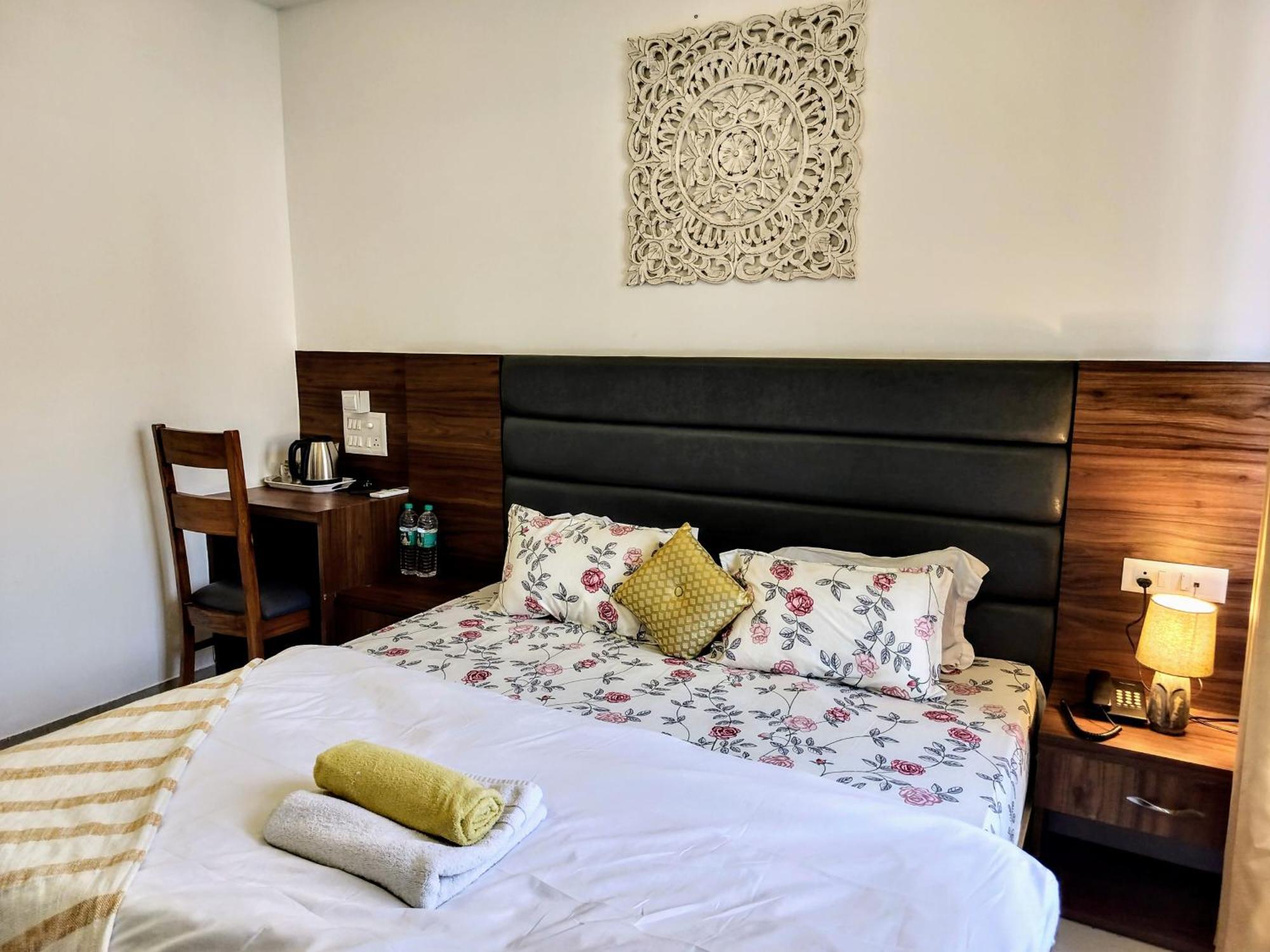 Apartment Ima Ganga - Aesthetic, Quite Mountain View With Netflix, Free Airport Pickup For Booking More Than 7 Nights, Elevator, Backup, Heater In Upper Tapovan Rishikesh