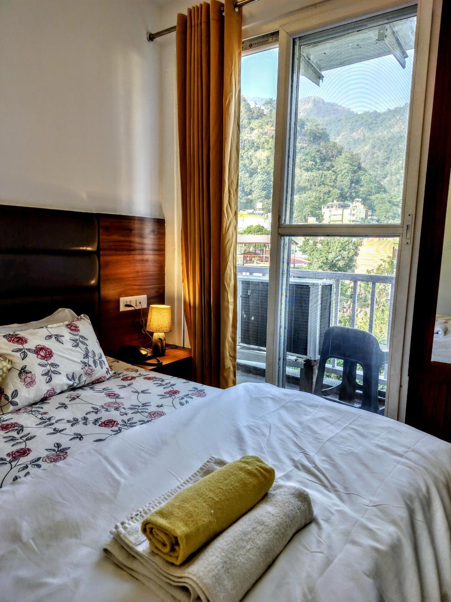 Apartment Ima Ganga - Aesthetic, Quite Mountain View With Netflix, Free Airport Pickup For Booking More Than 7 Nights, Elevator, Backup, Heater In Upper Tapovan Rishikesh