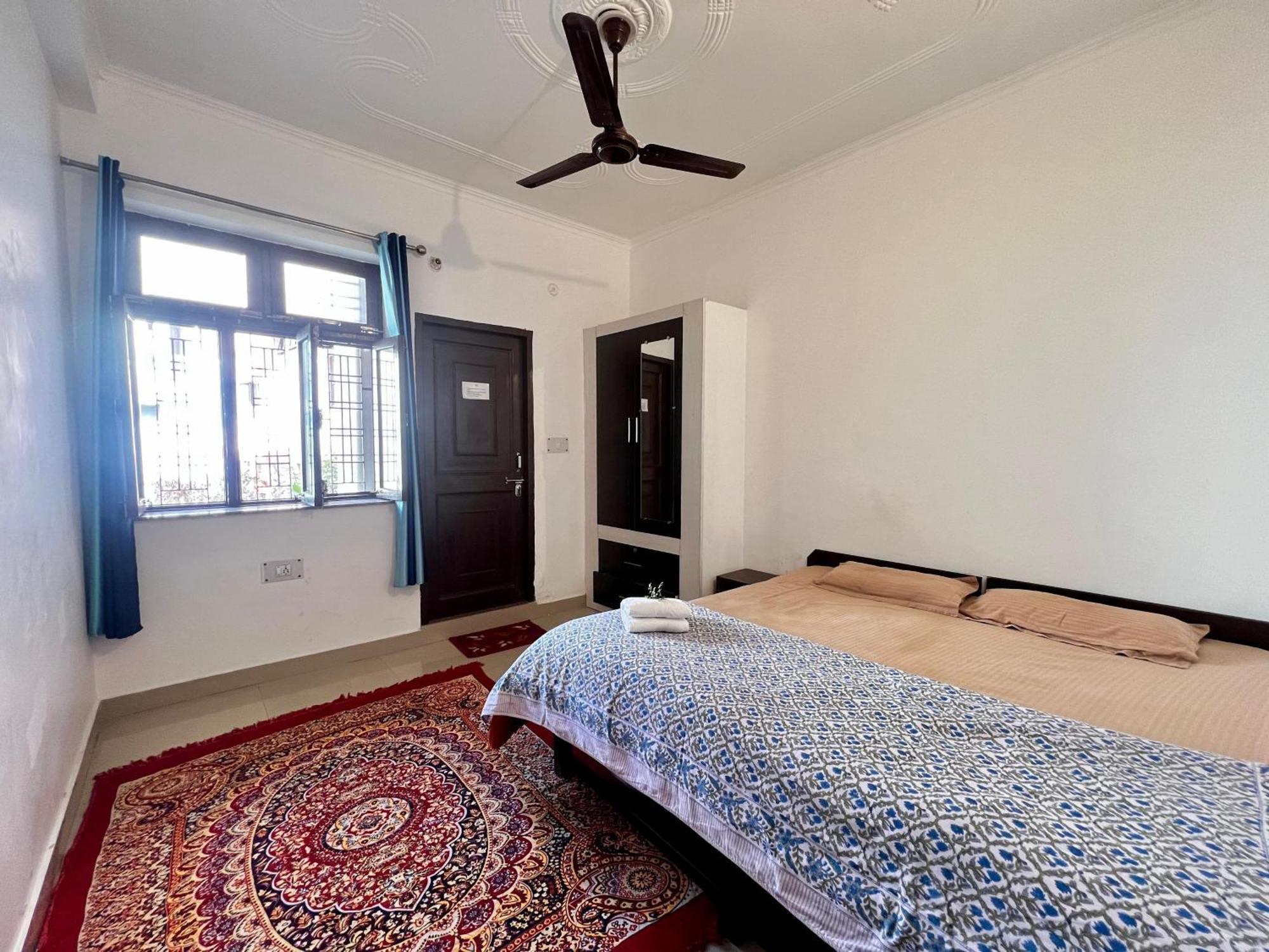 Prakruti Guest house *