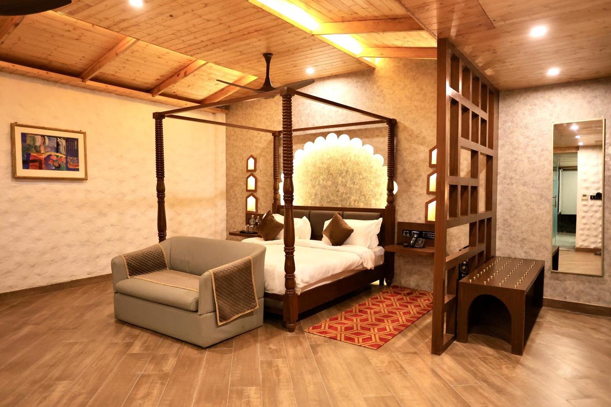 Hotel Shaantam & -