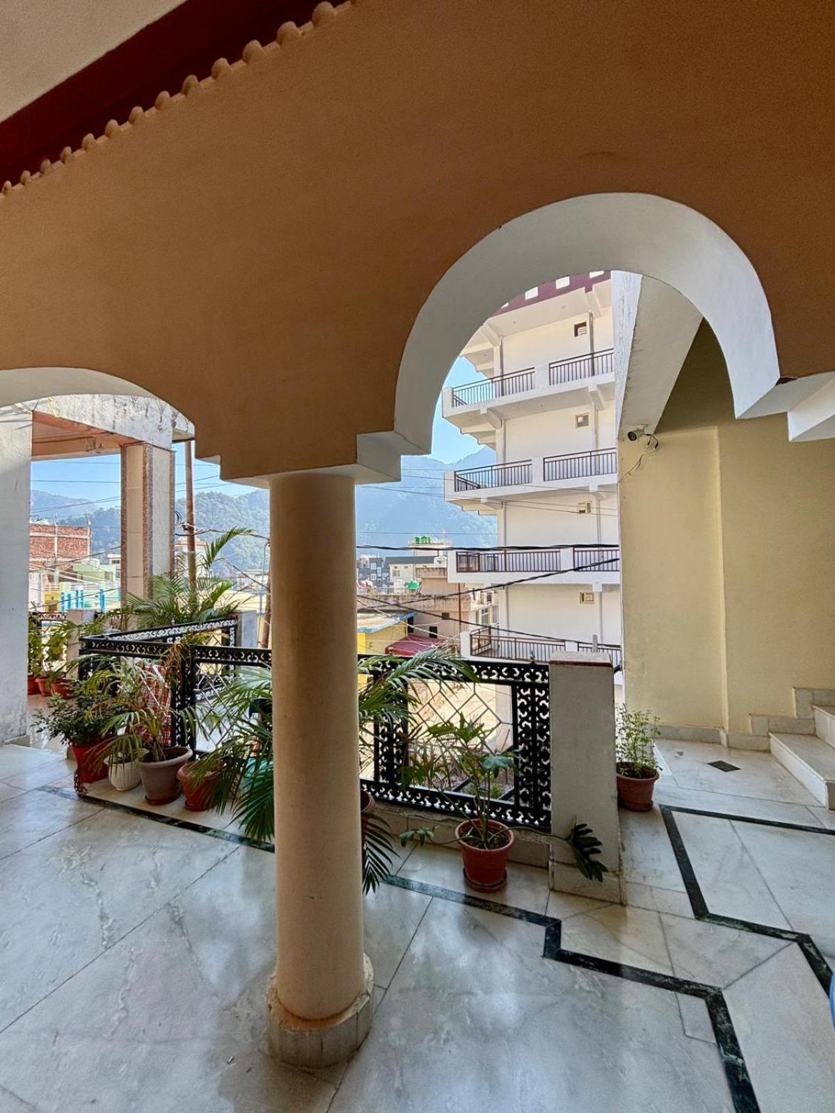 Prakruti Guest house *