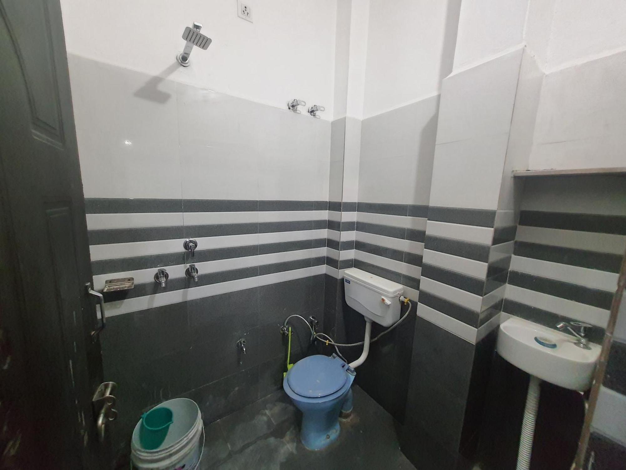 Tulsi Ganga Hostel *