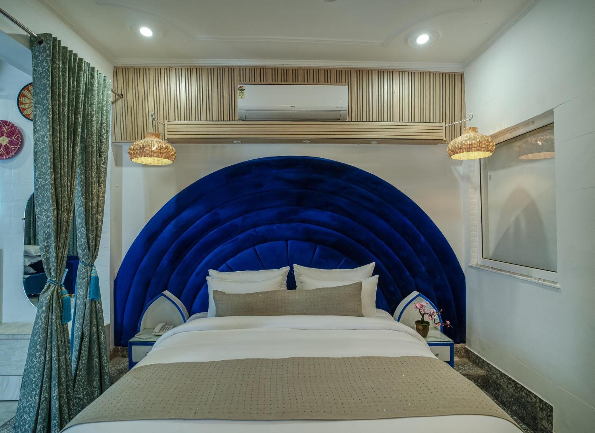 Hotel The Neeraj Ganga 4*