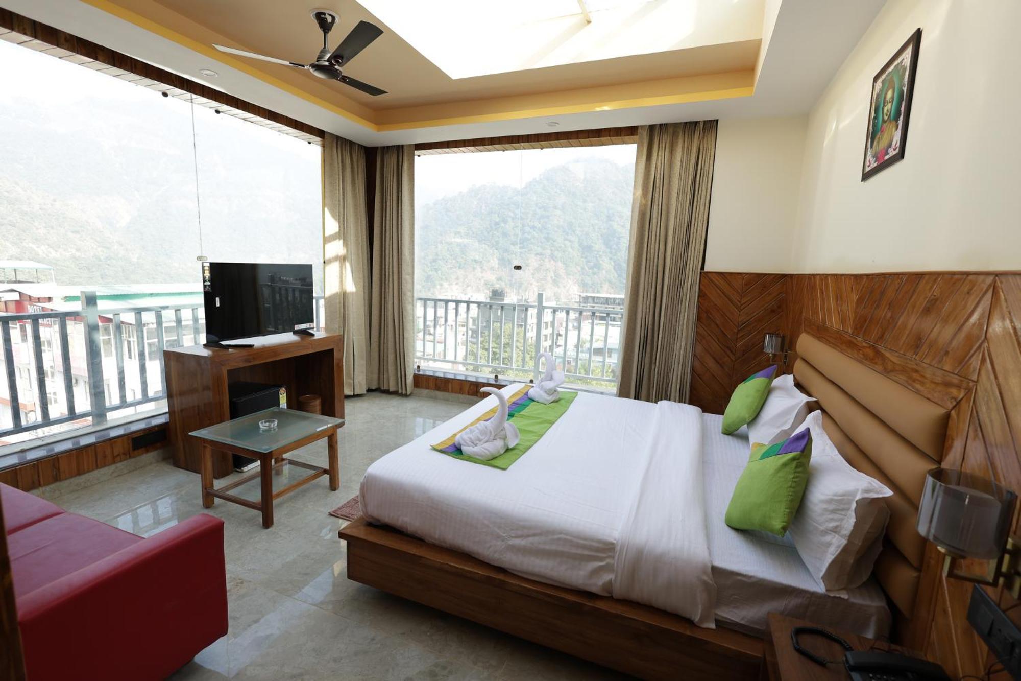 The Lily Hotel 3*
