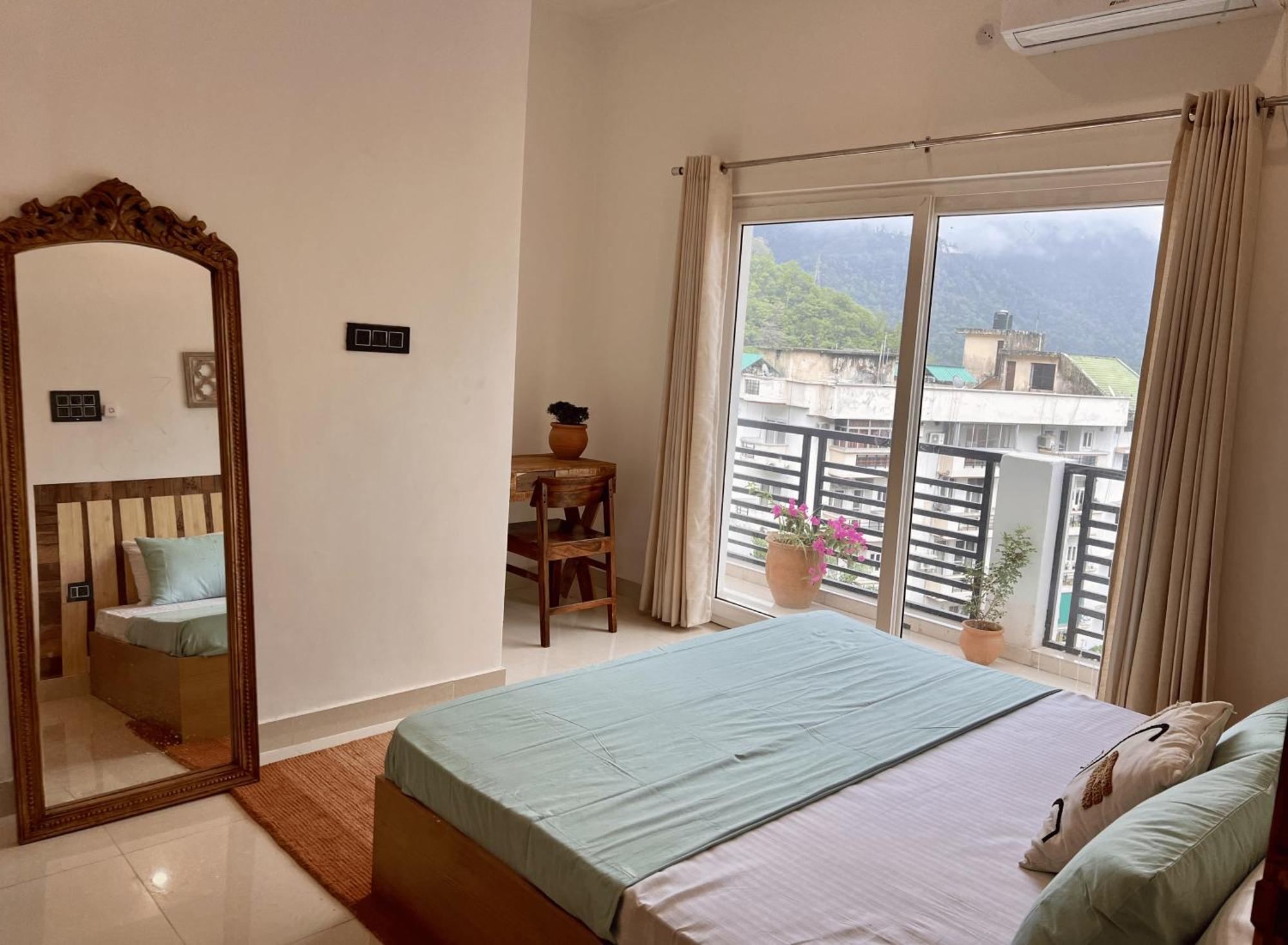 Prithvi - Aesthetic With Ac, Good Light, Free Airport Pickup For Min 7 Days Upper Tapovan