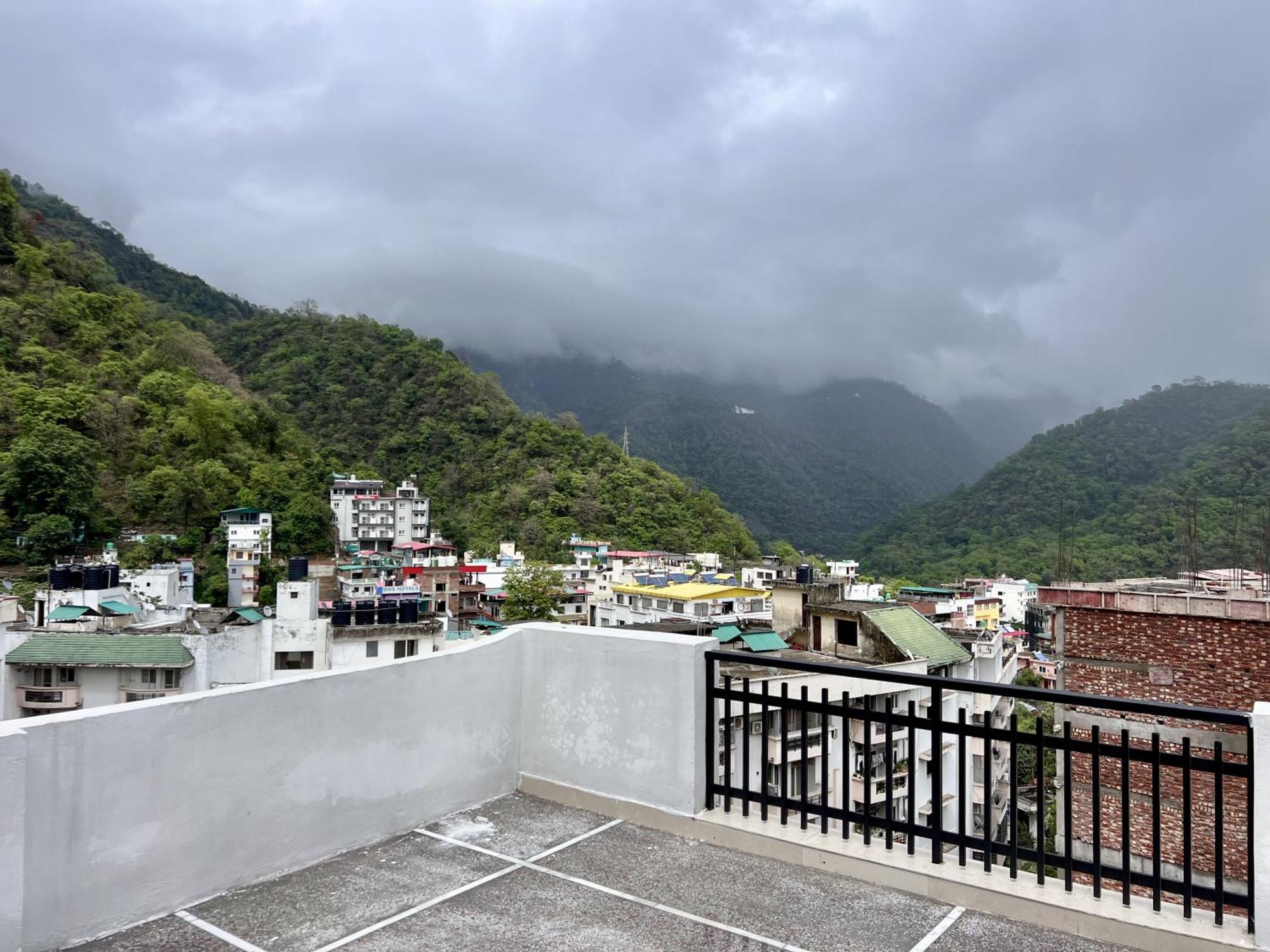 Prithvi - Aesthetic With Ac, Good Light, Free Airport Pickup For Min 7 Days Upper Tapovan Homestay