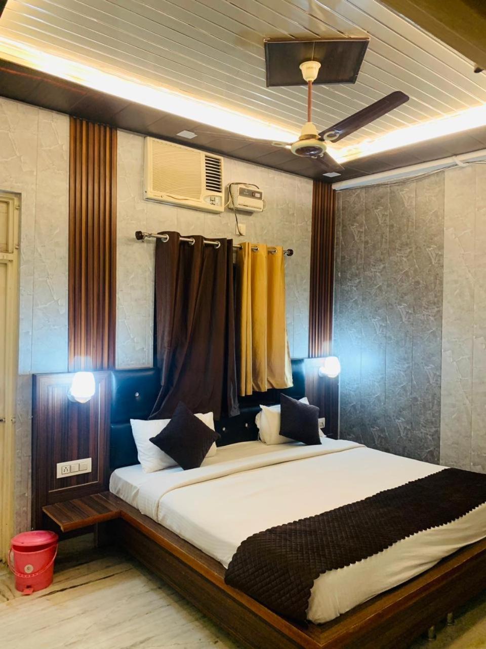Royal Respite - Luxury Comfort ! Travellers Delight ! Budget Friendly ! Prime Location ! Guest Favourite 4* Rishikesh