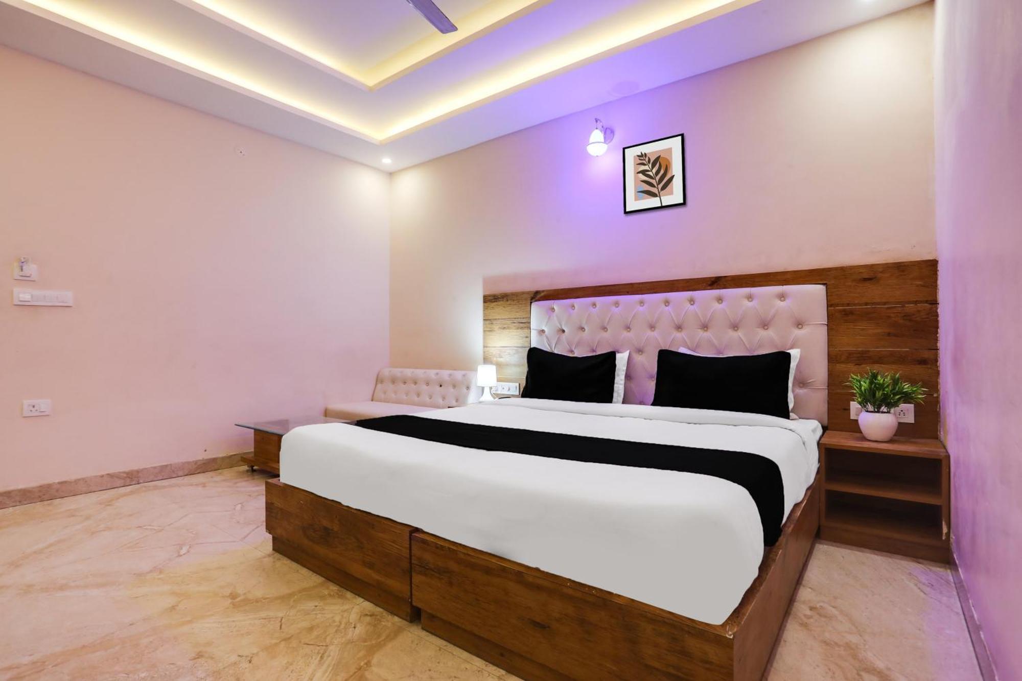 Hotel Super Townhouse Oak Tapovan