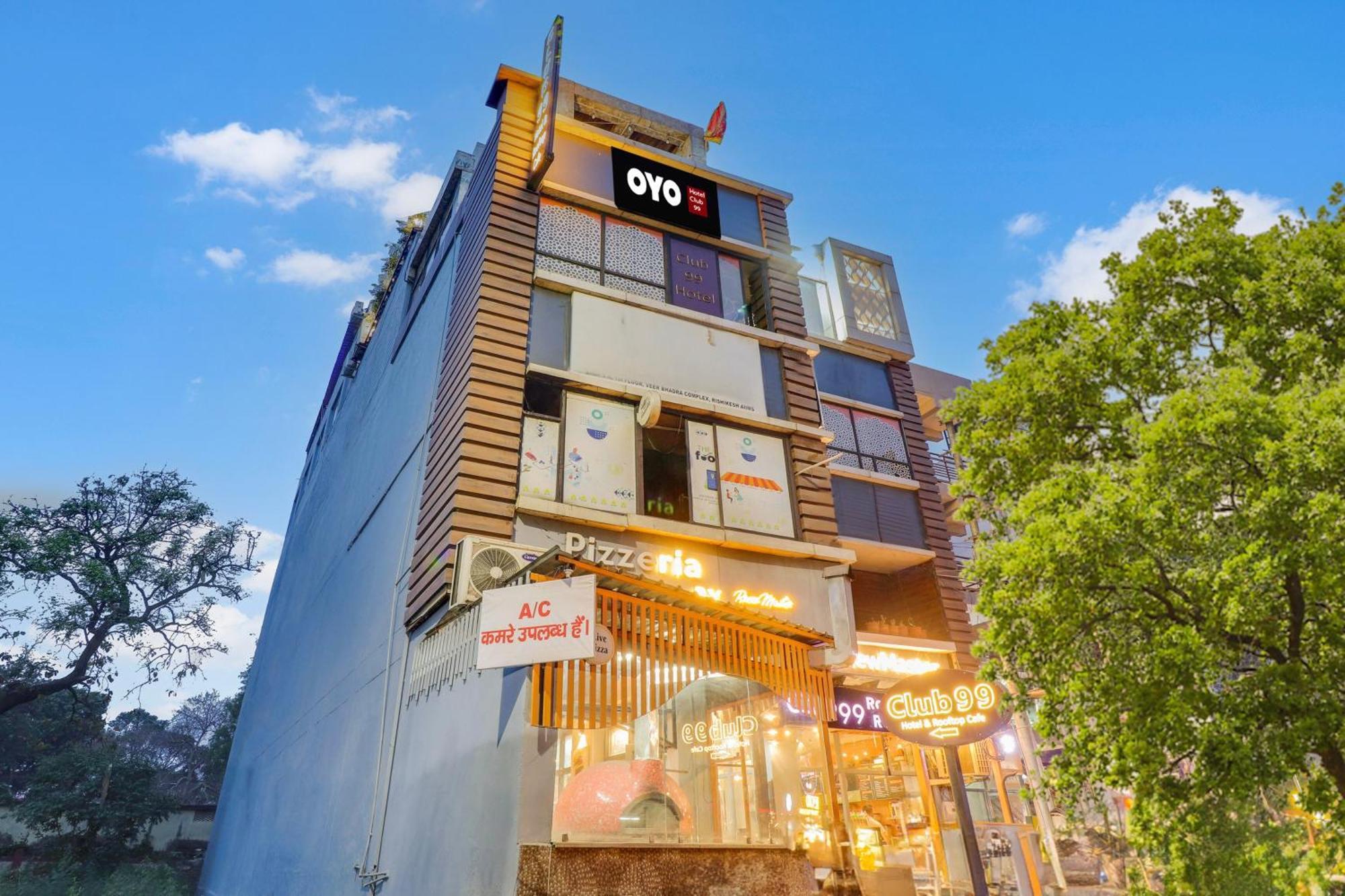 Townhouse Club & Rooftop-cafe 4*