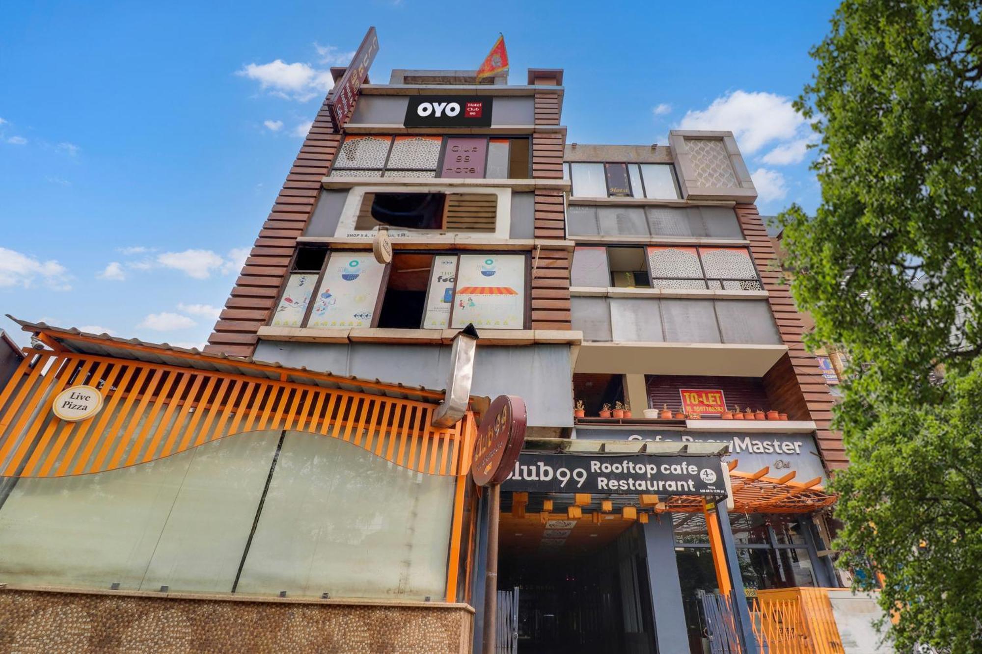 Townhouse Club & Rooftop-cafe Rishikesh