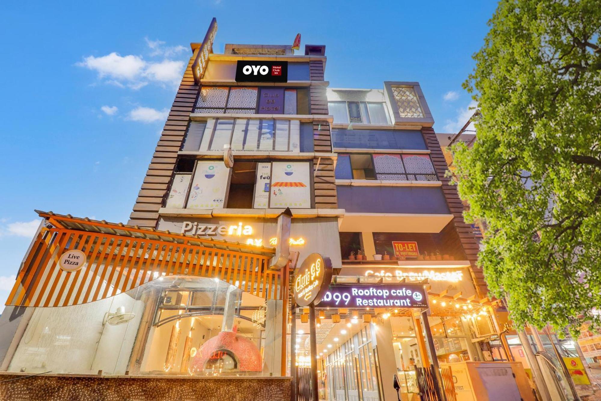 Hotel Townhouse Club & Rooftop-cafe Rishikesh