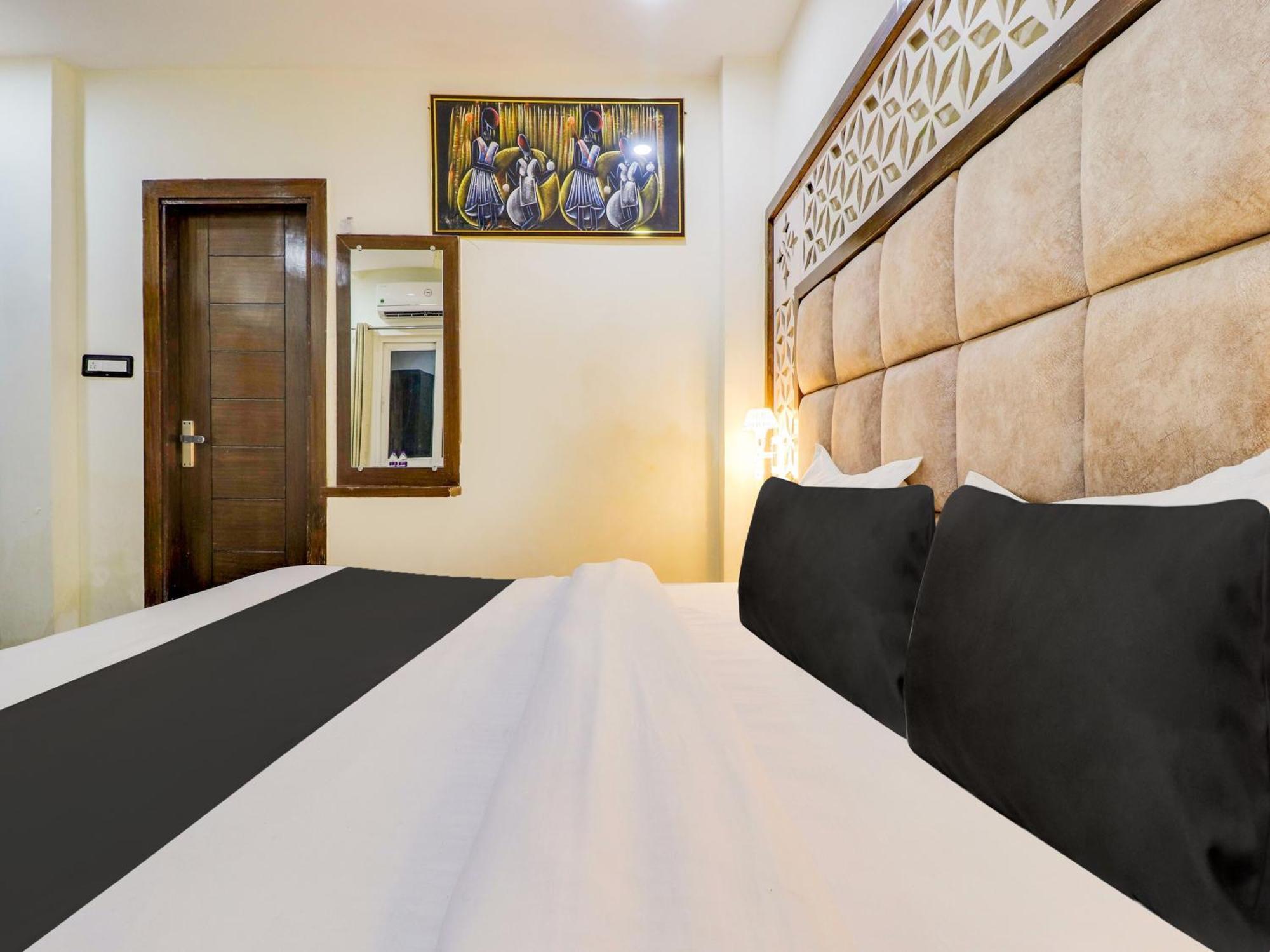 Townhouse Club & Rooftop-cafe 4*