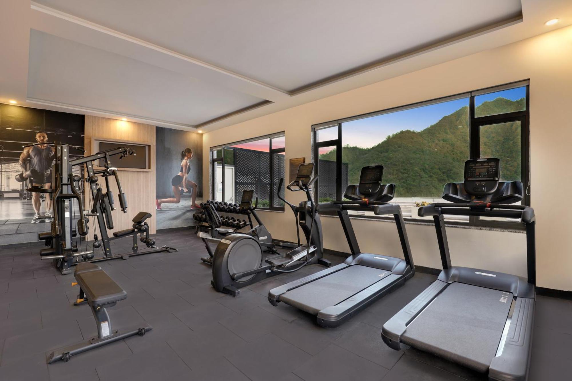 Lemon Tree Hotel, Hotel 4*