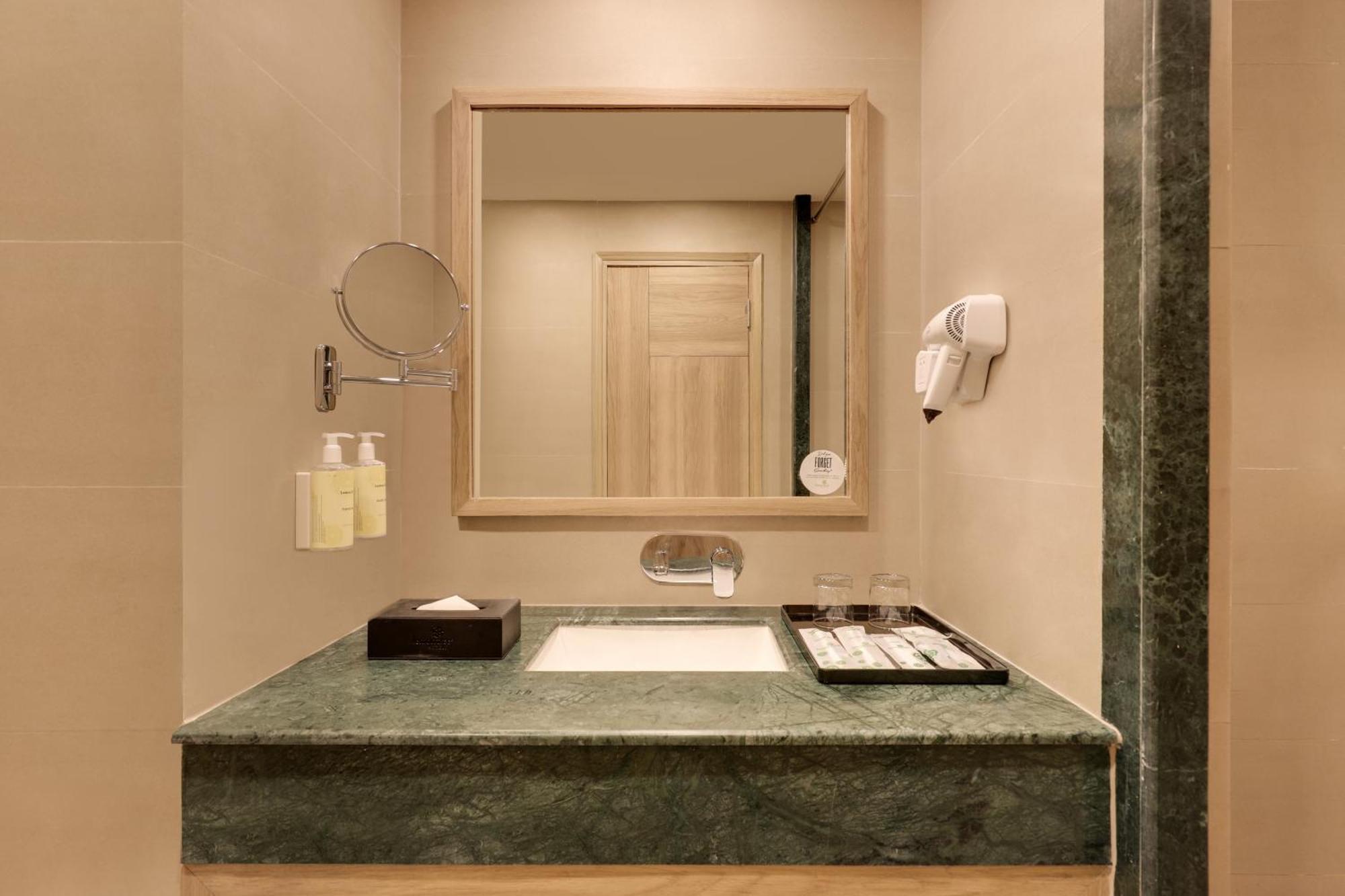 Lemon Tree Hotel, Hotel 4*