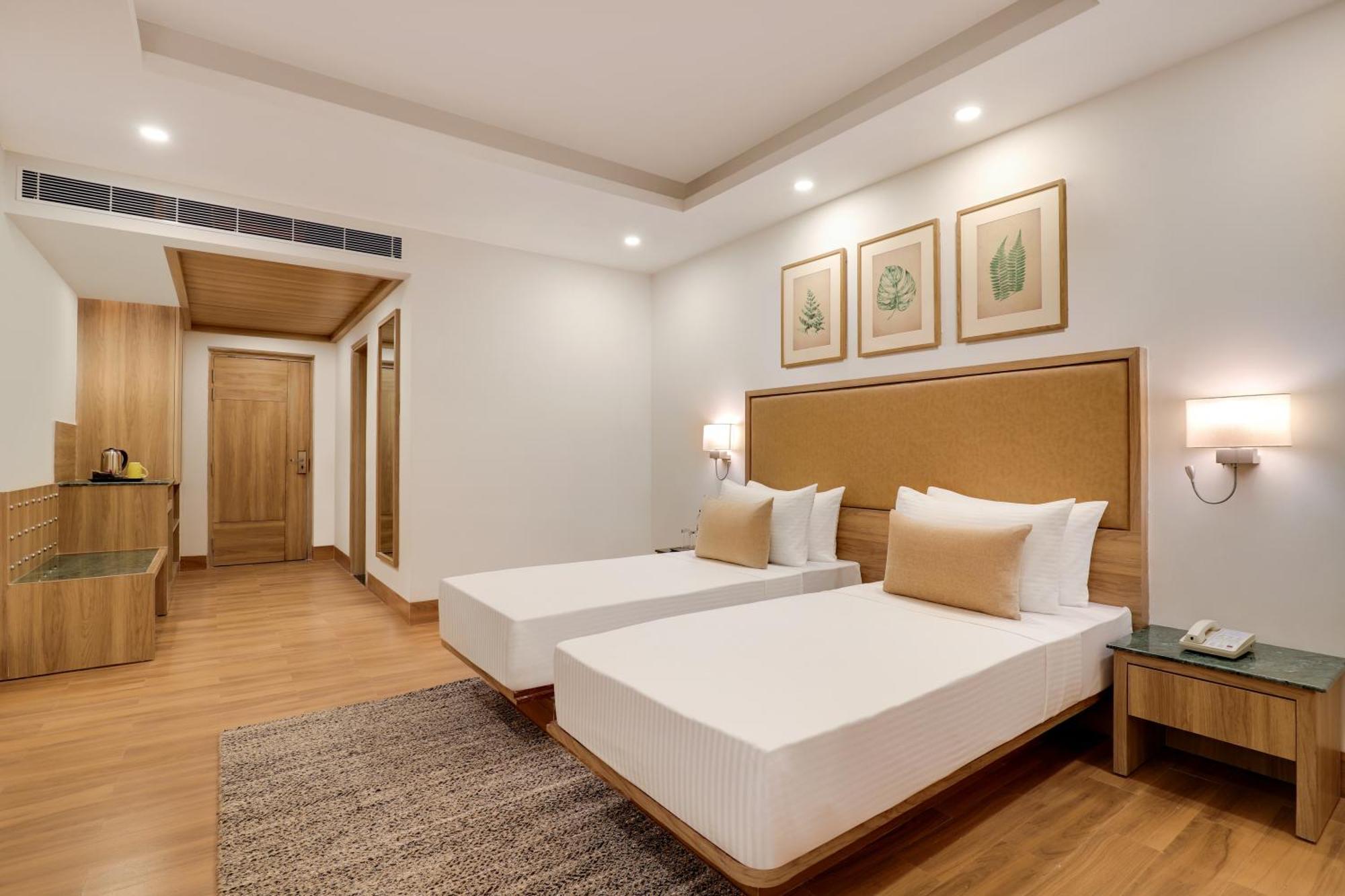 Lemon Tree Hotel, 4*
