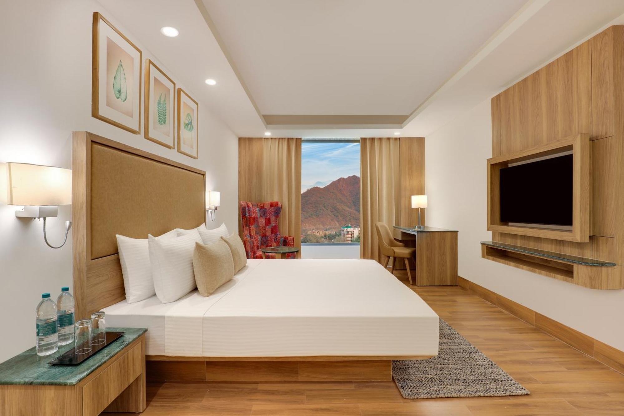 Lemon Tree Hotel, Hotel
