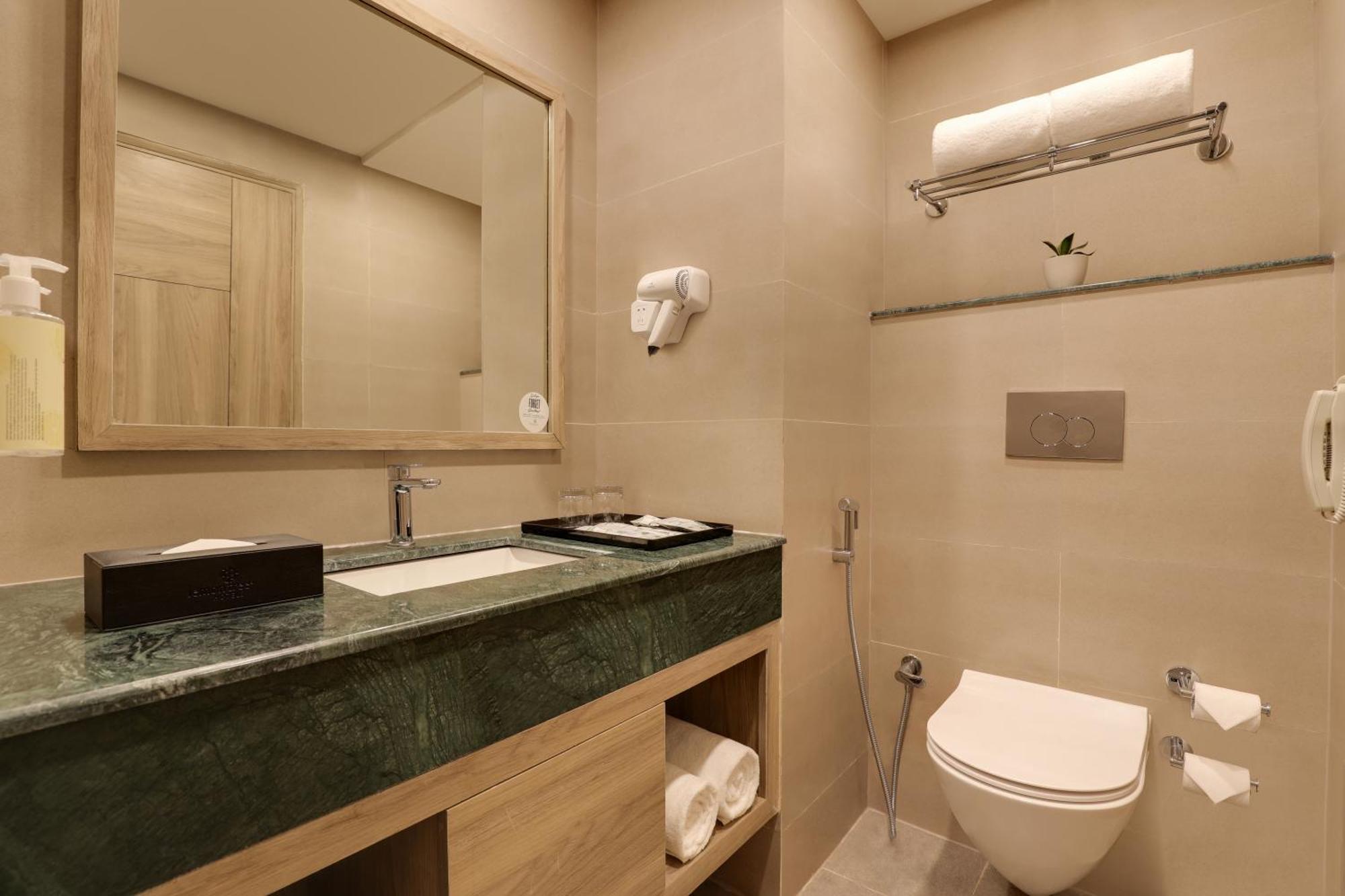 Lemon Tree Hotel, 4*
