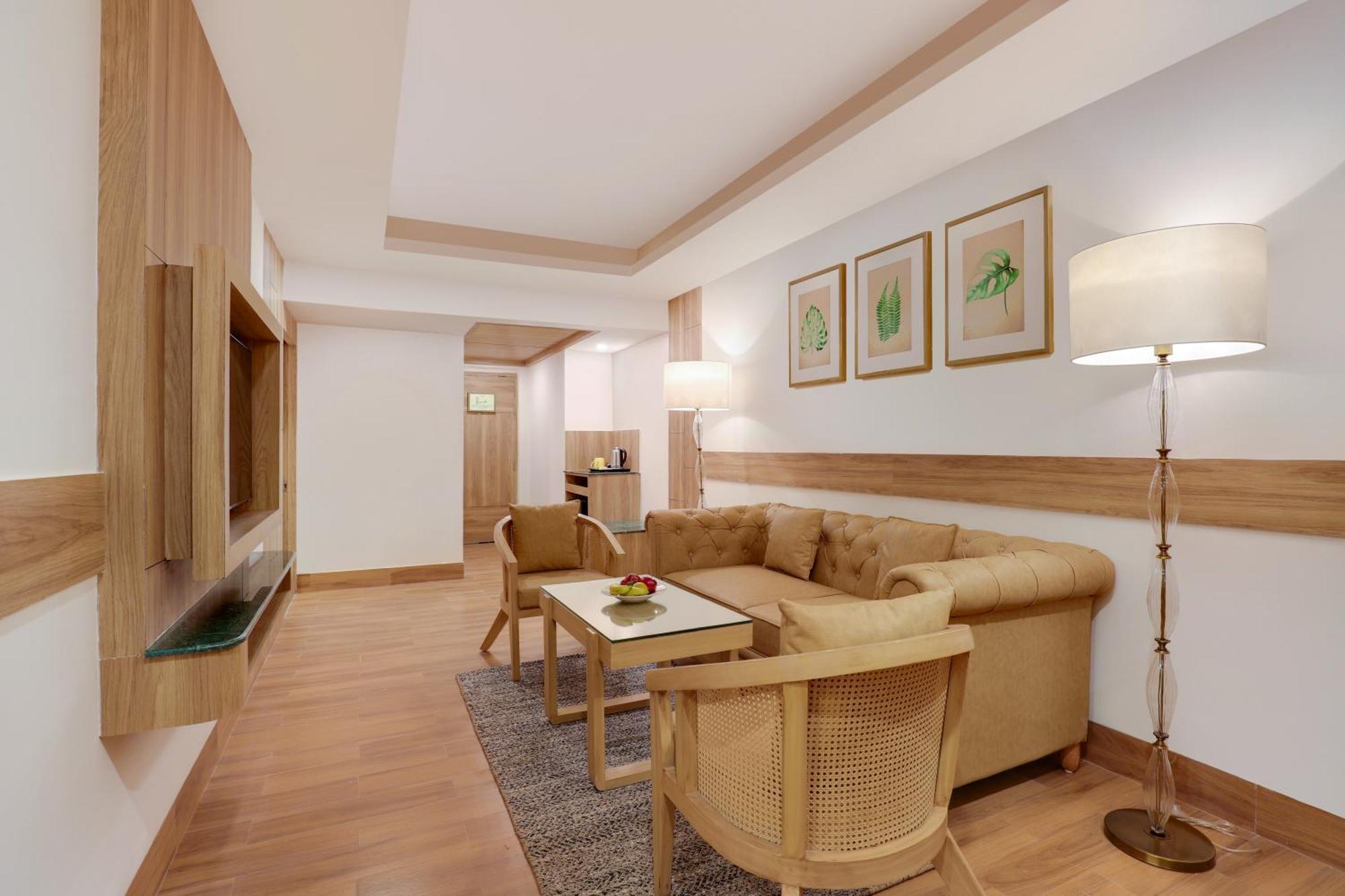 Lemon Tree Hotel, Hotel