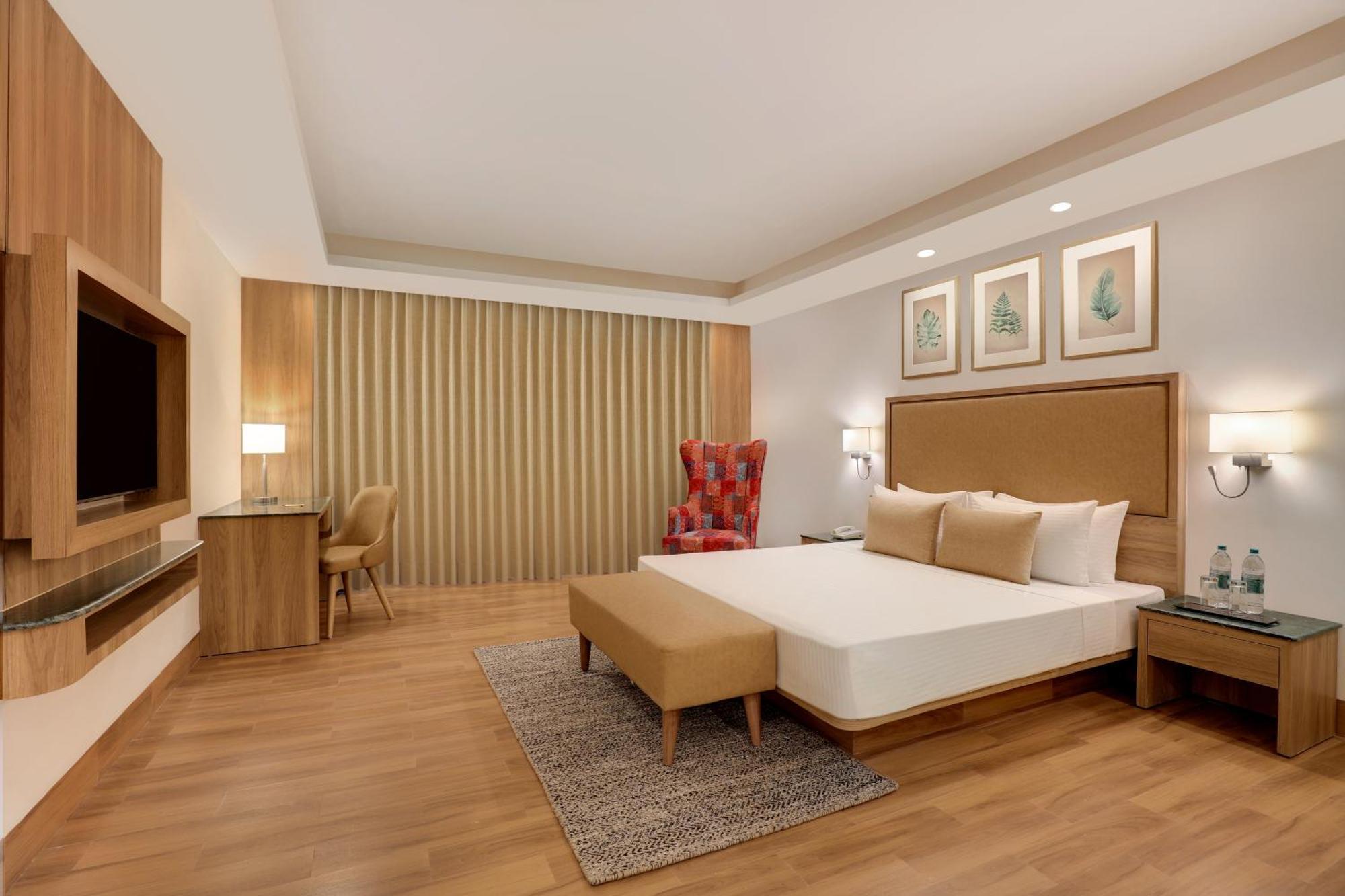 Lemon Tree Hotel, Hotel 4*