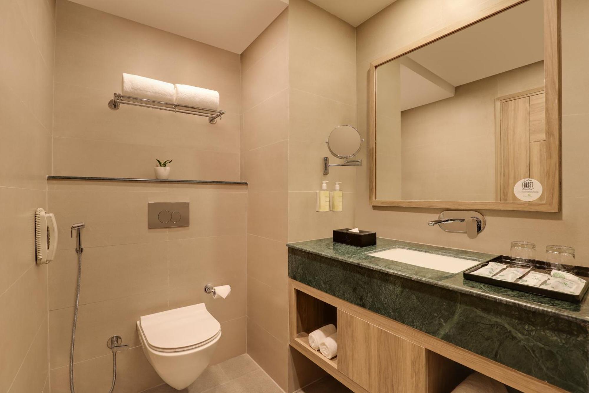 Lemon Tree Hotel, Hotel