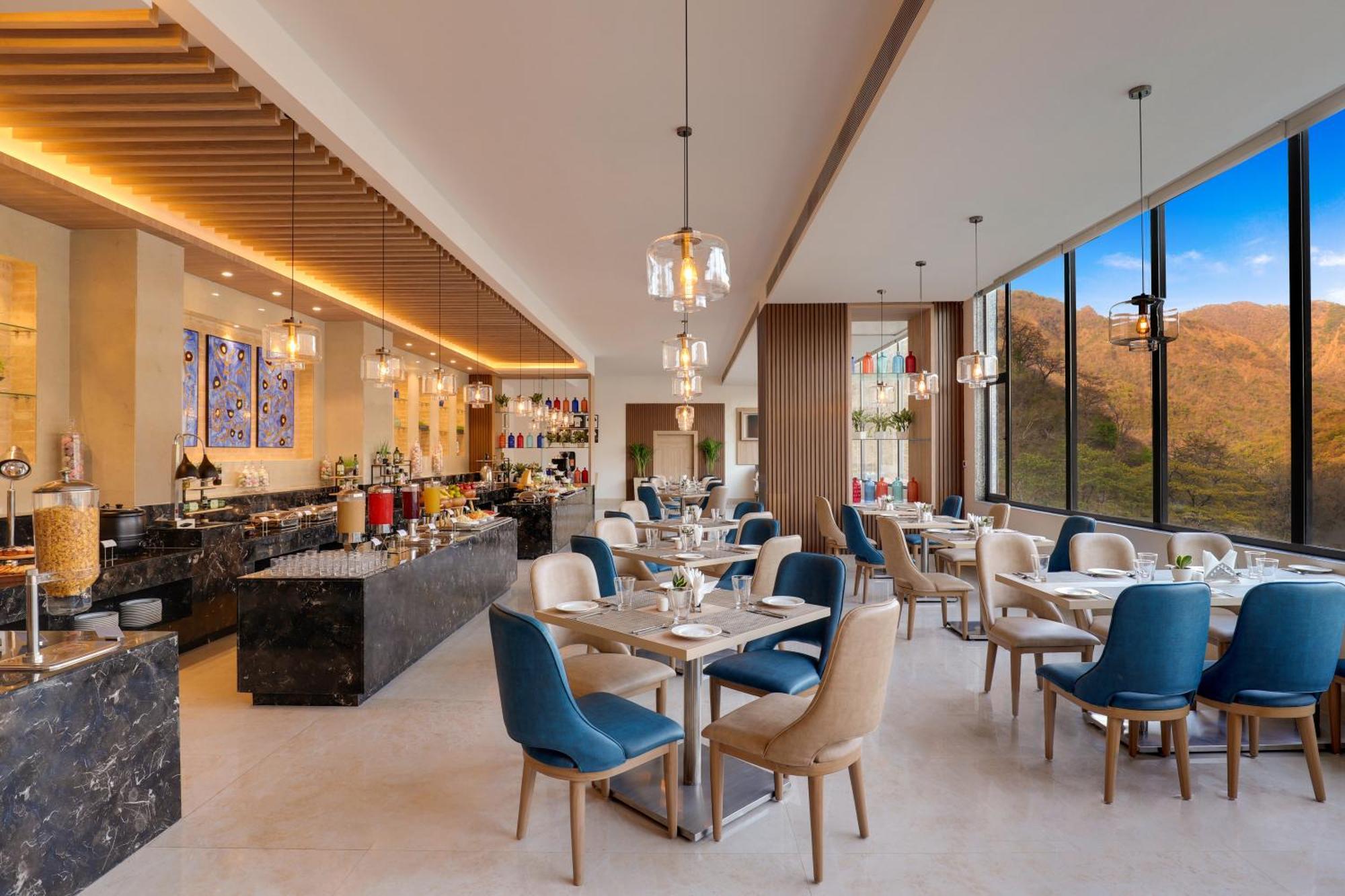 Lemon Tree Hotel, Hotel