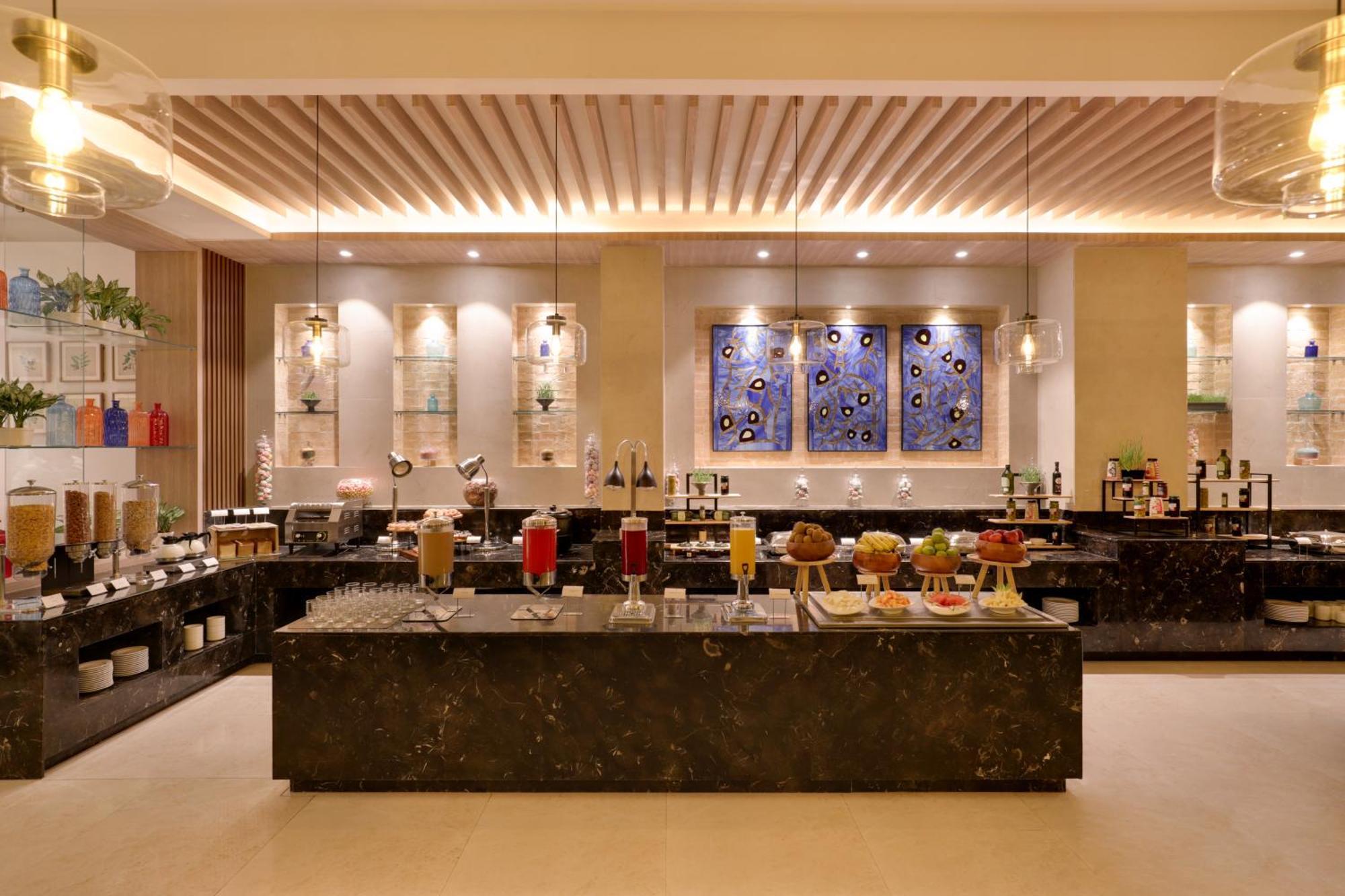 Lemon Tree Hotel, Hotel 4*