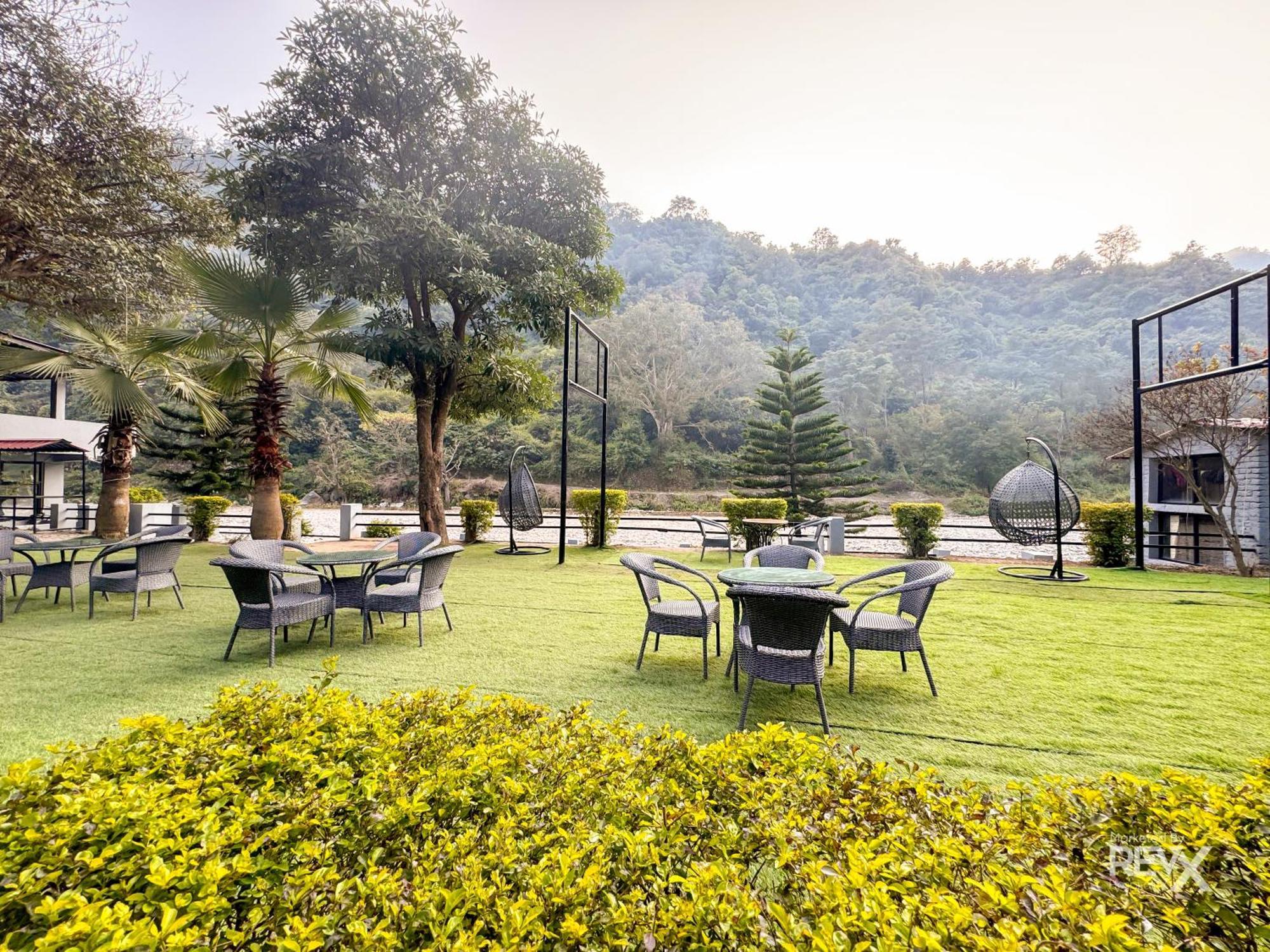 Euphoric River Resort 3*